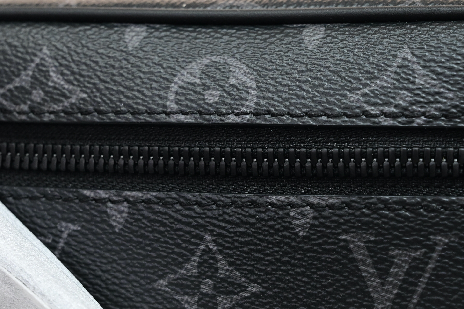 LOUIS VUITTON - finekick.vip