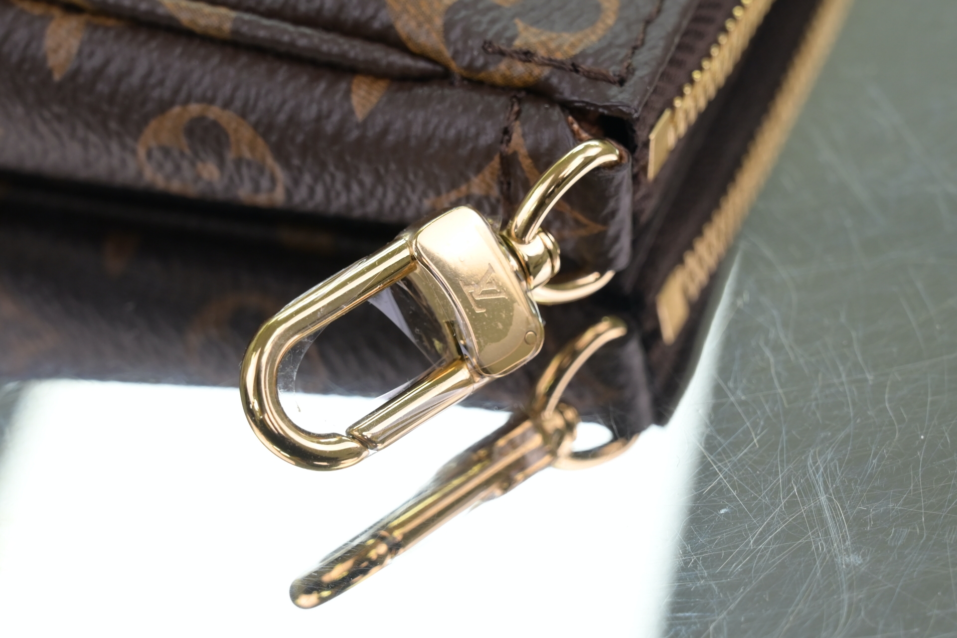 LOUIS VUITTON - finekick.vip