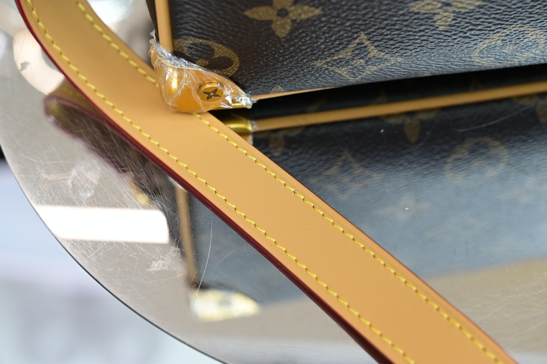 LOUIS VUITTON - finekick.vip