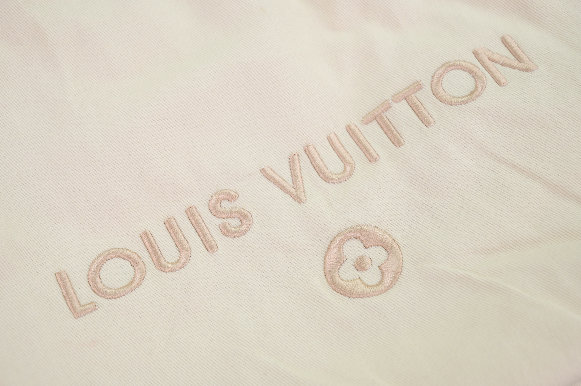 LOUIS VUITTON - finekick.vip
