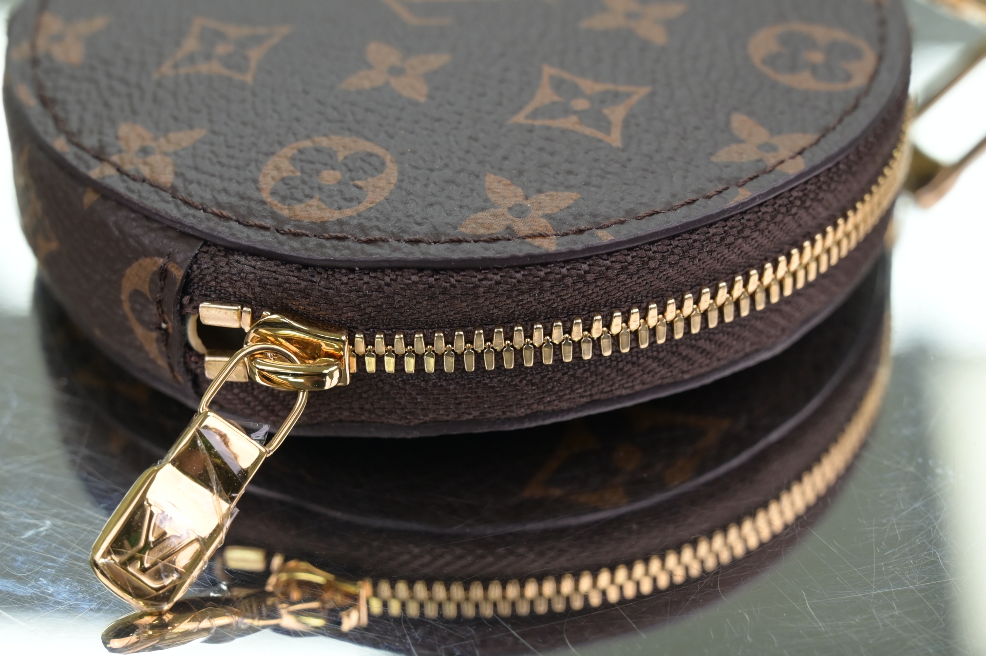 LOUIS VUITTON - finekick.vip