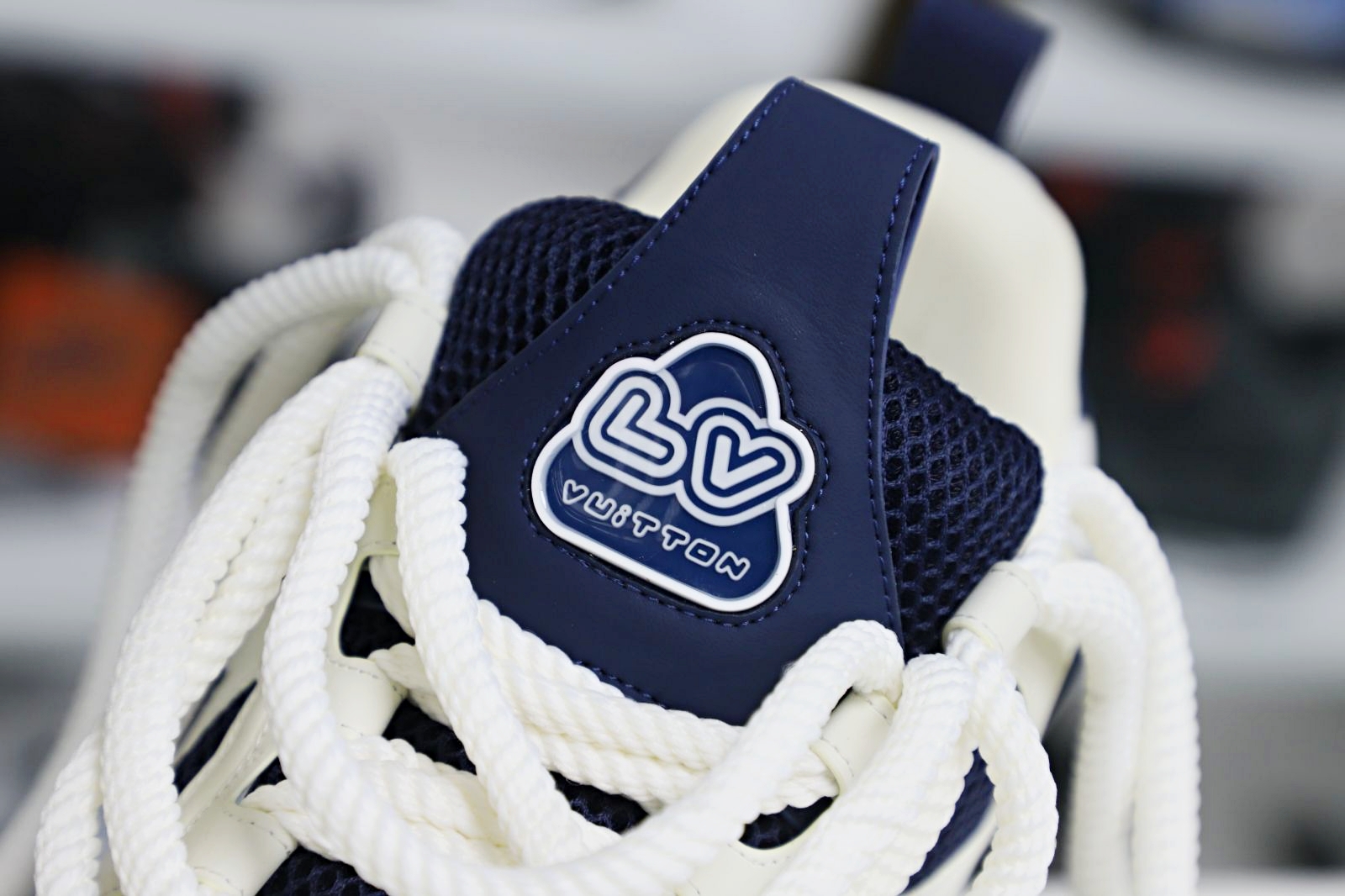 L/V  Trainer - finekick.vip