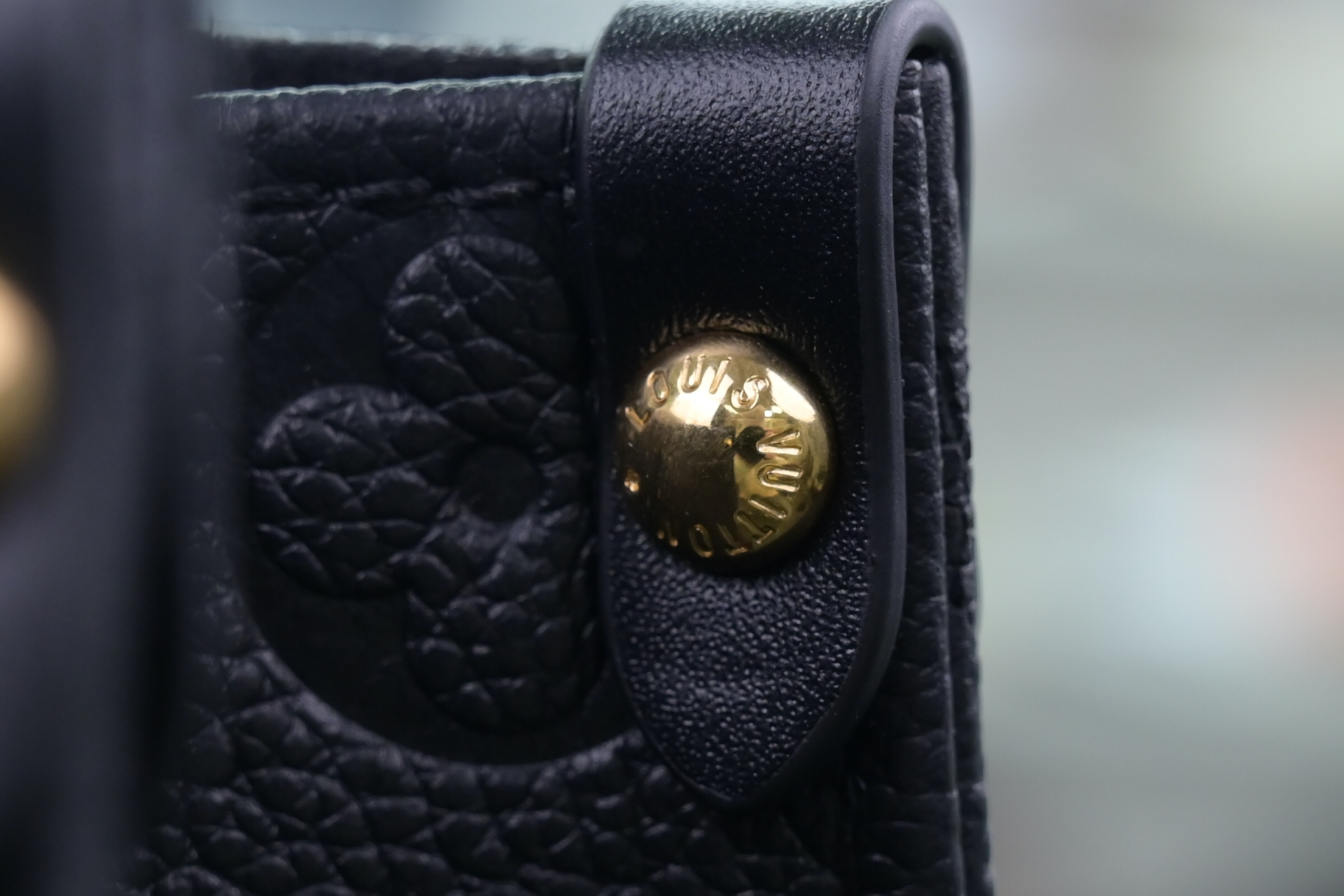 LOUIS VUITTON - finekick.vip