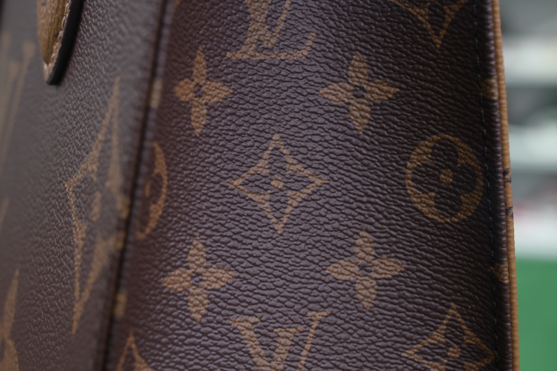 LOUIS VUITTON - finekick.vip