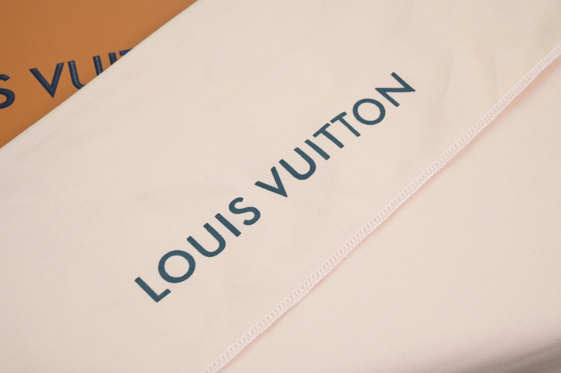 LOUIS VUITTON - finekick.vip