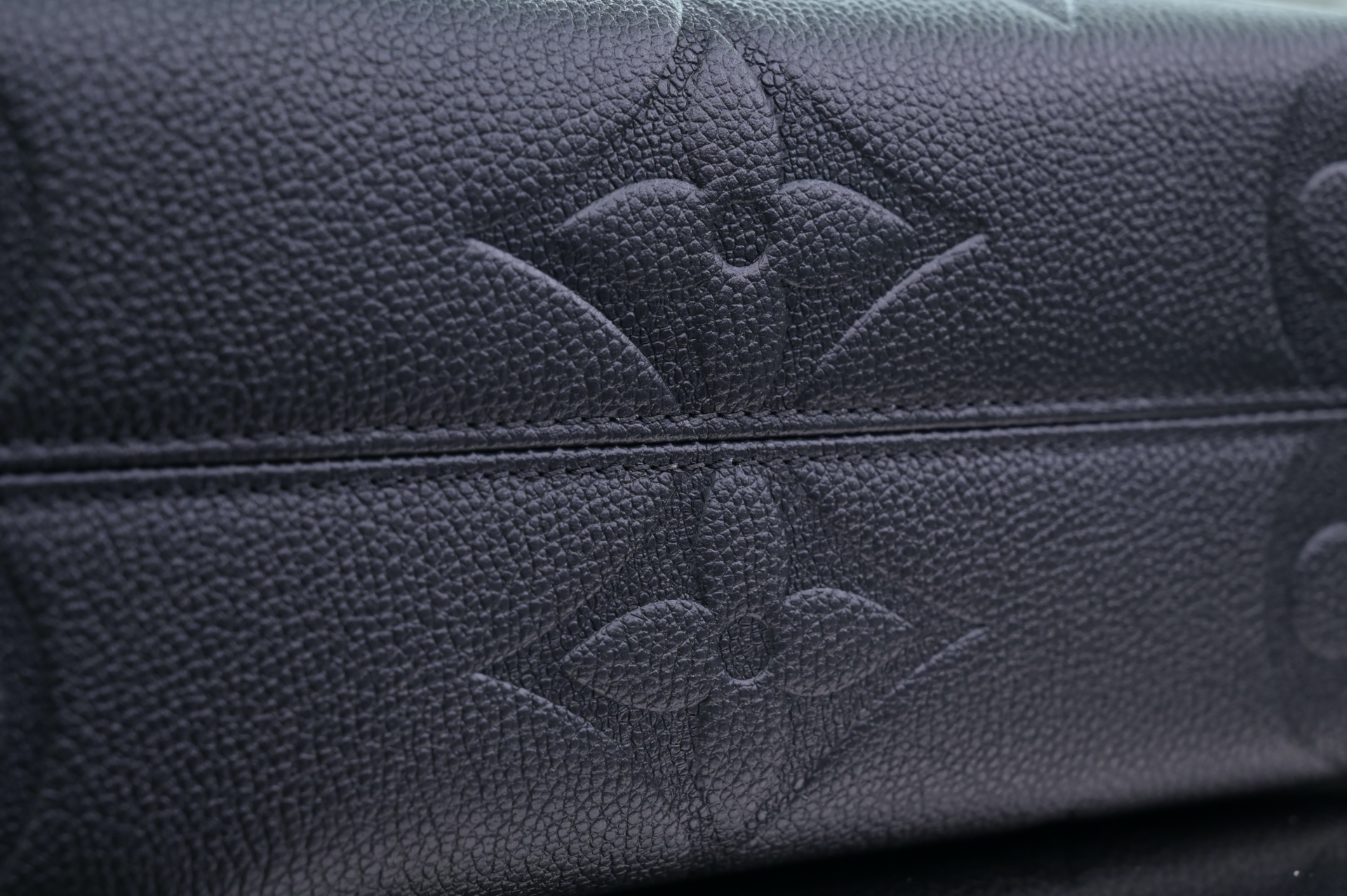 LOUIS VUITTON - finekick.vip