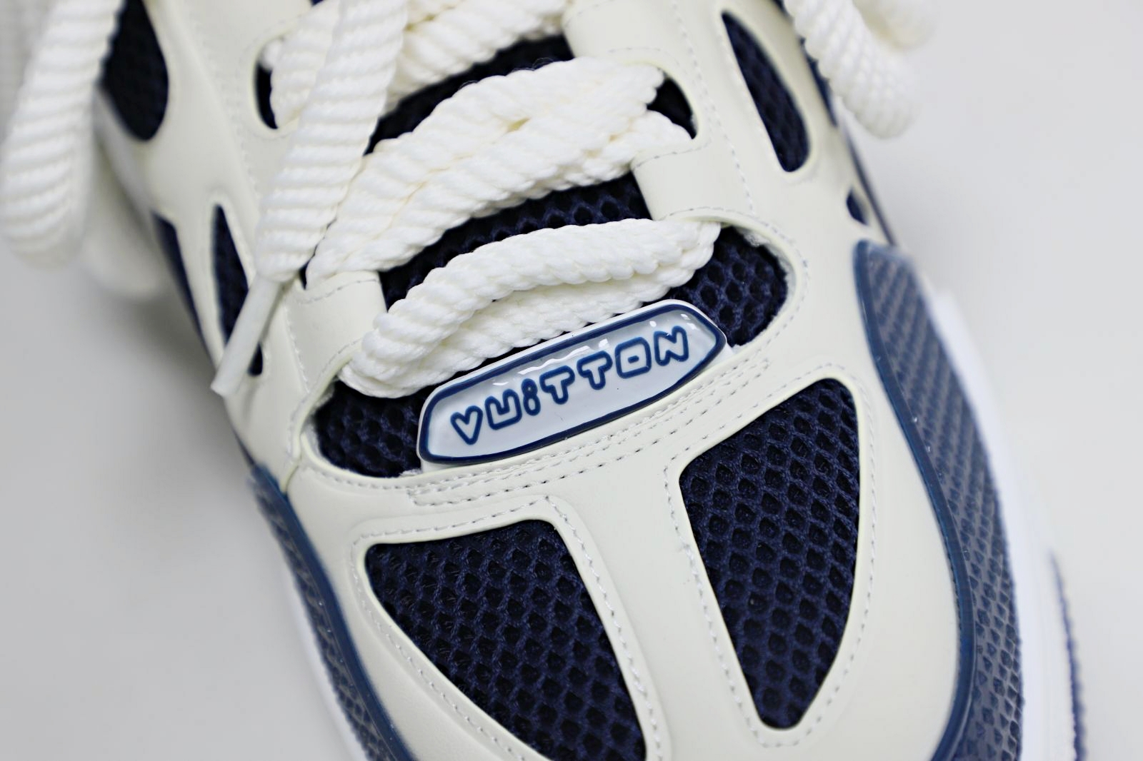 L/V  Trainer - finekick.vip