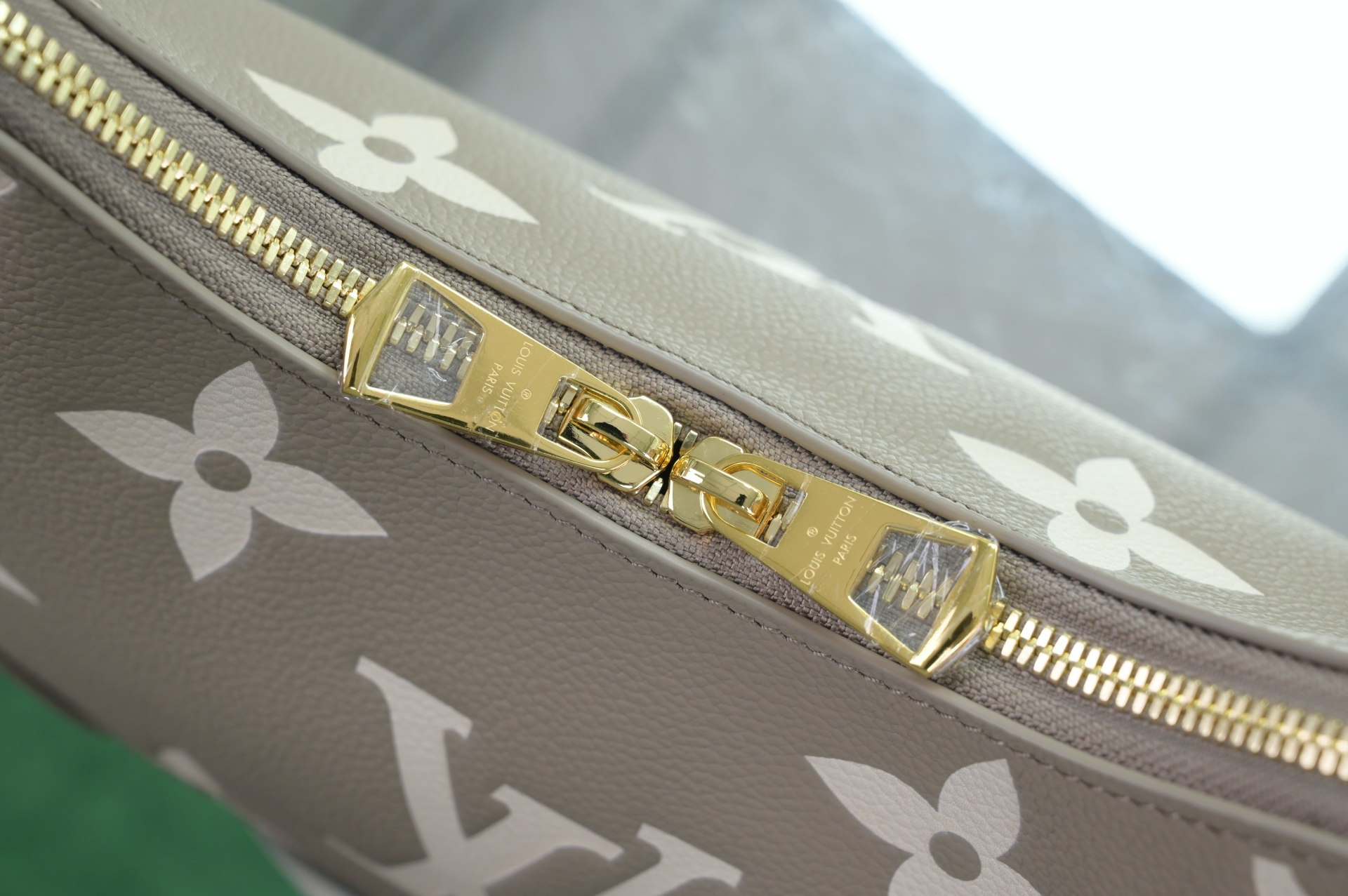 LOUIS VUITTON - finekick.vip