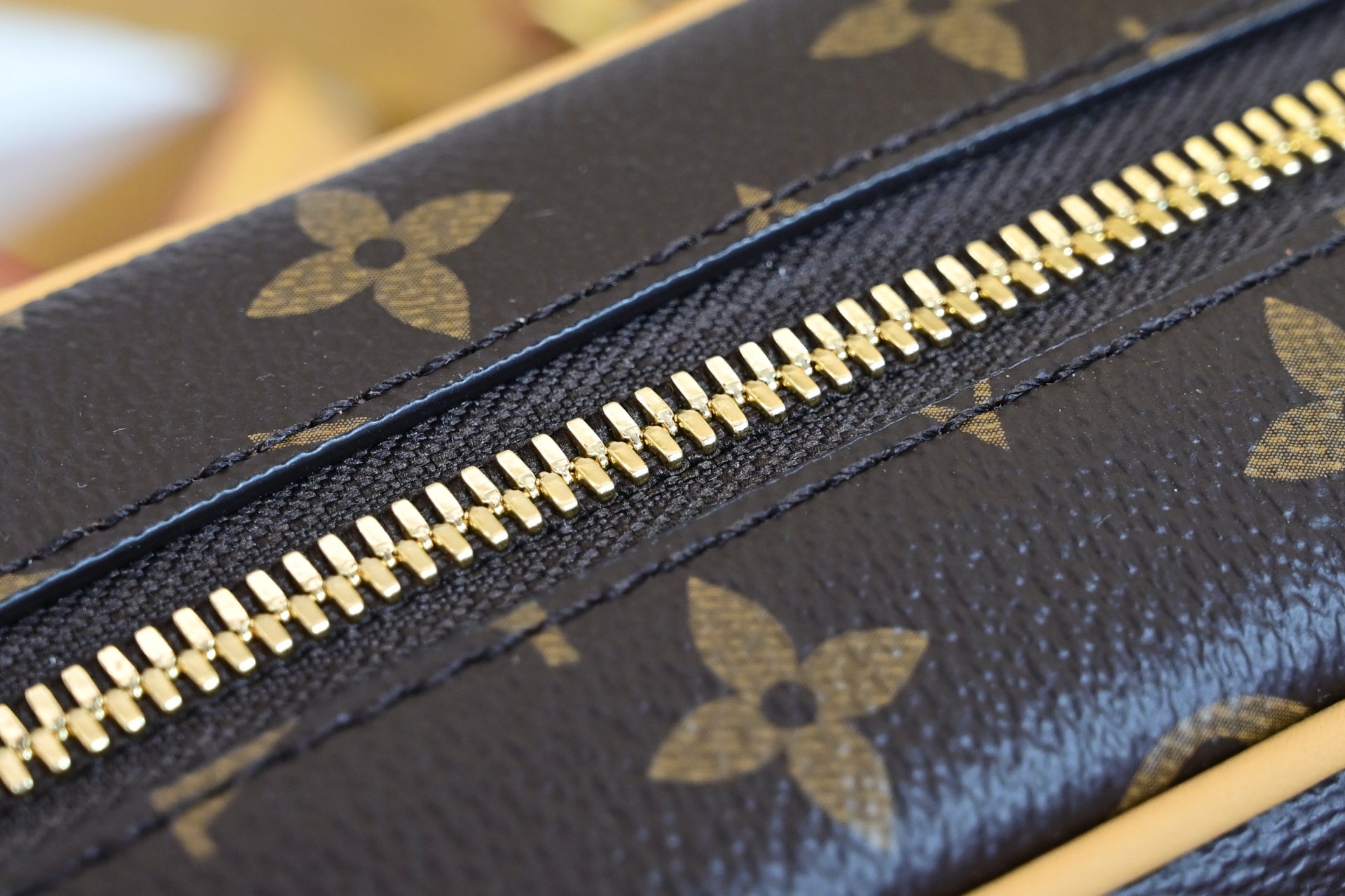 LOUIS VUITTON - finekick.vip