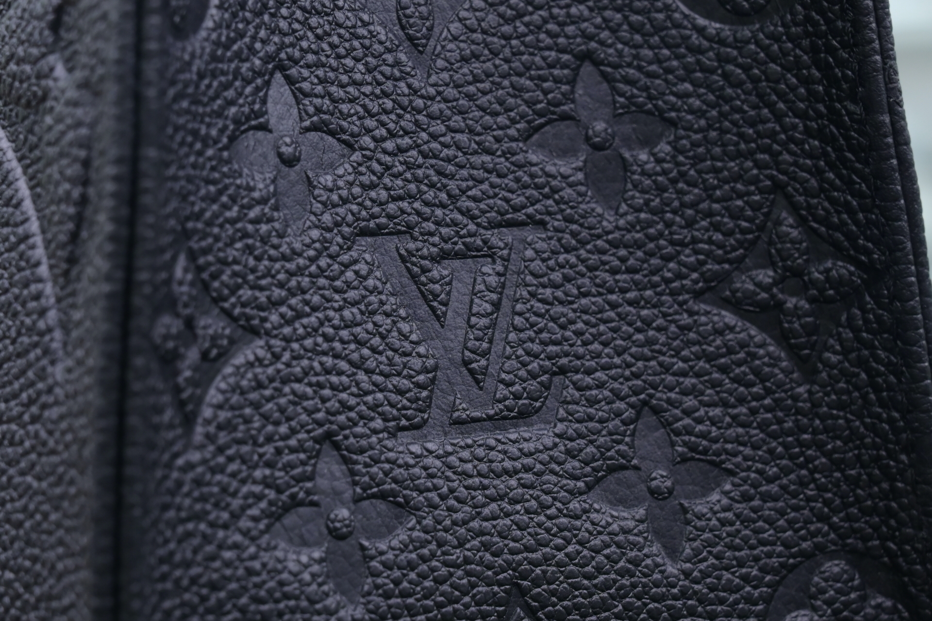 LOUIS VUITTON - finekick.vip