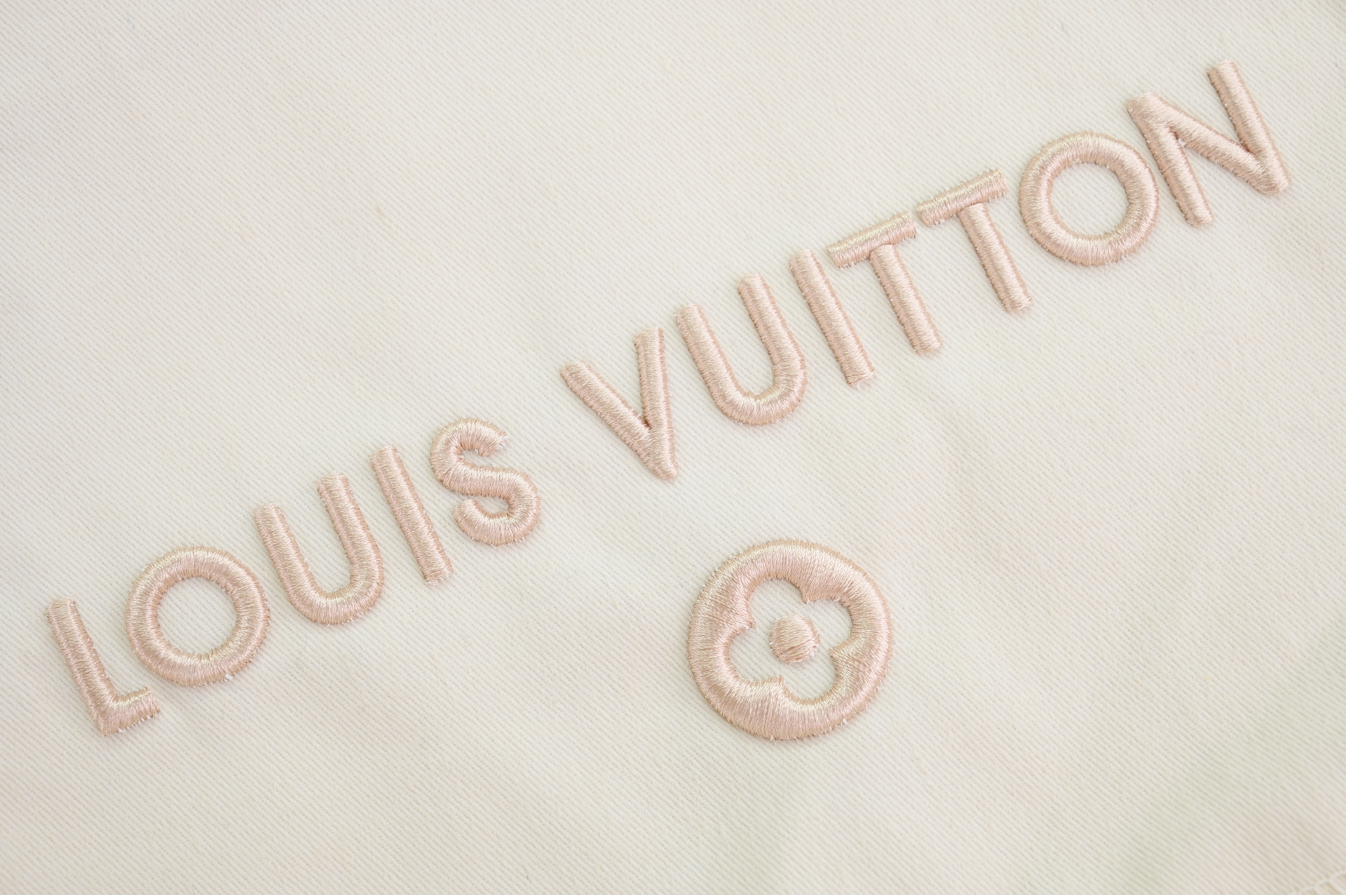 LOUIS VUITTON - finekick.vip