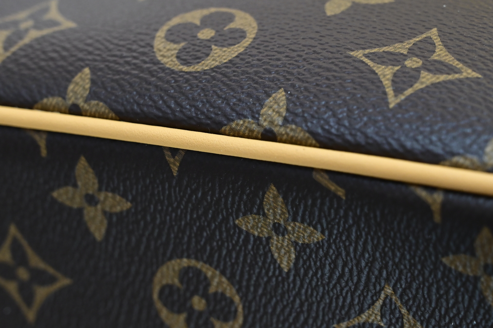 LOUIS VUITTON - finekick.vip