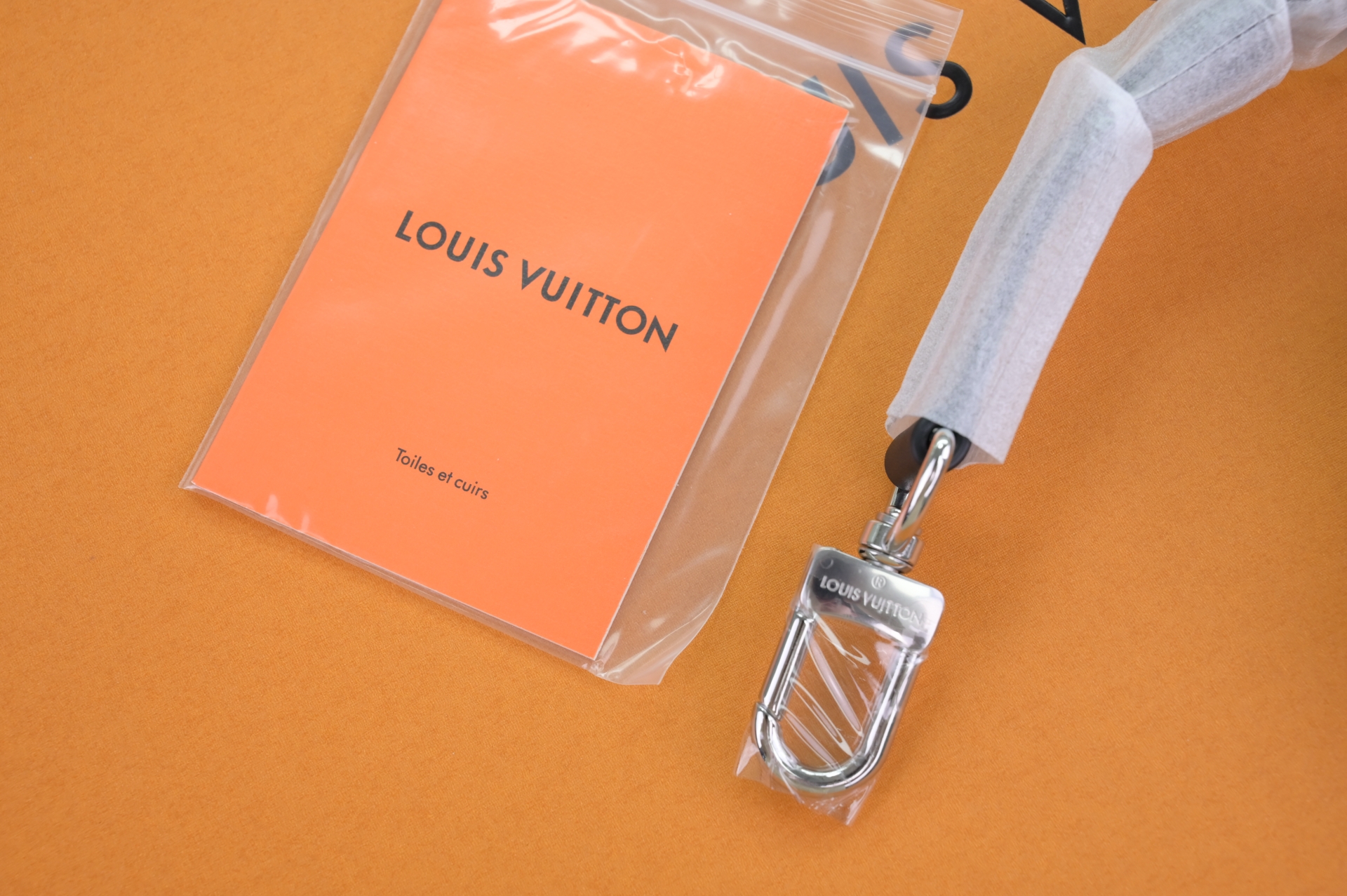 LOUIS VUITTON - finekick.vip