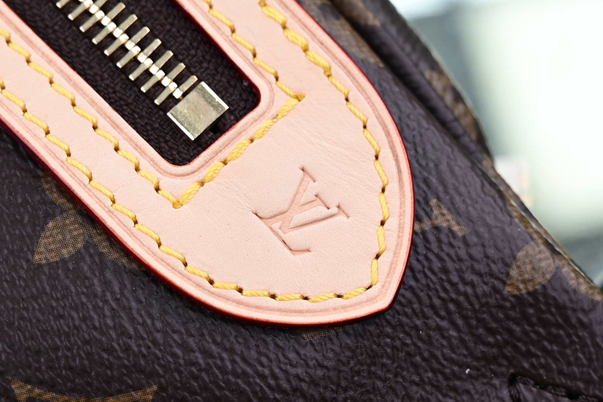 LOUIS VUITTON - finekick.vip