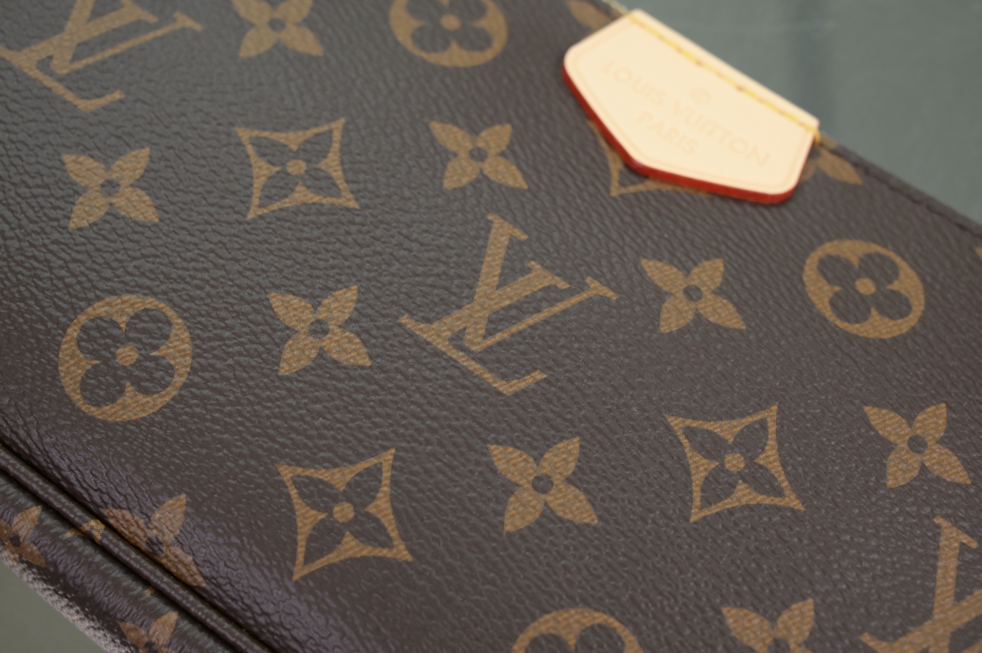 LOUIS VUITTON - finekick.vip
