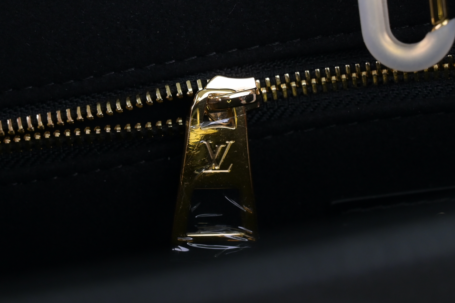 LOUIS VUITTON - finekick.vip