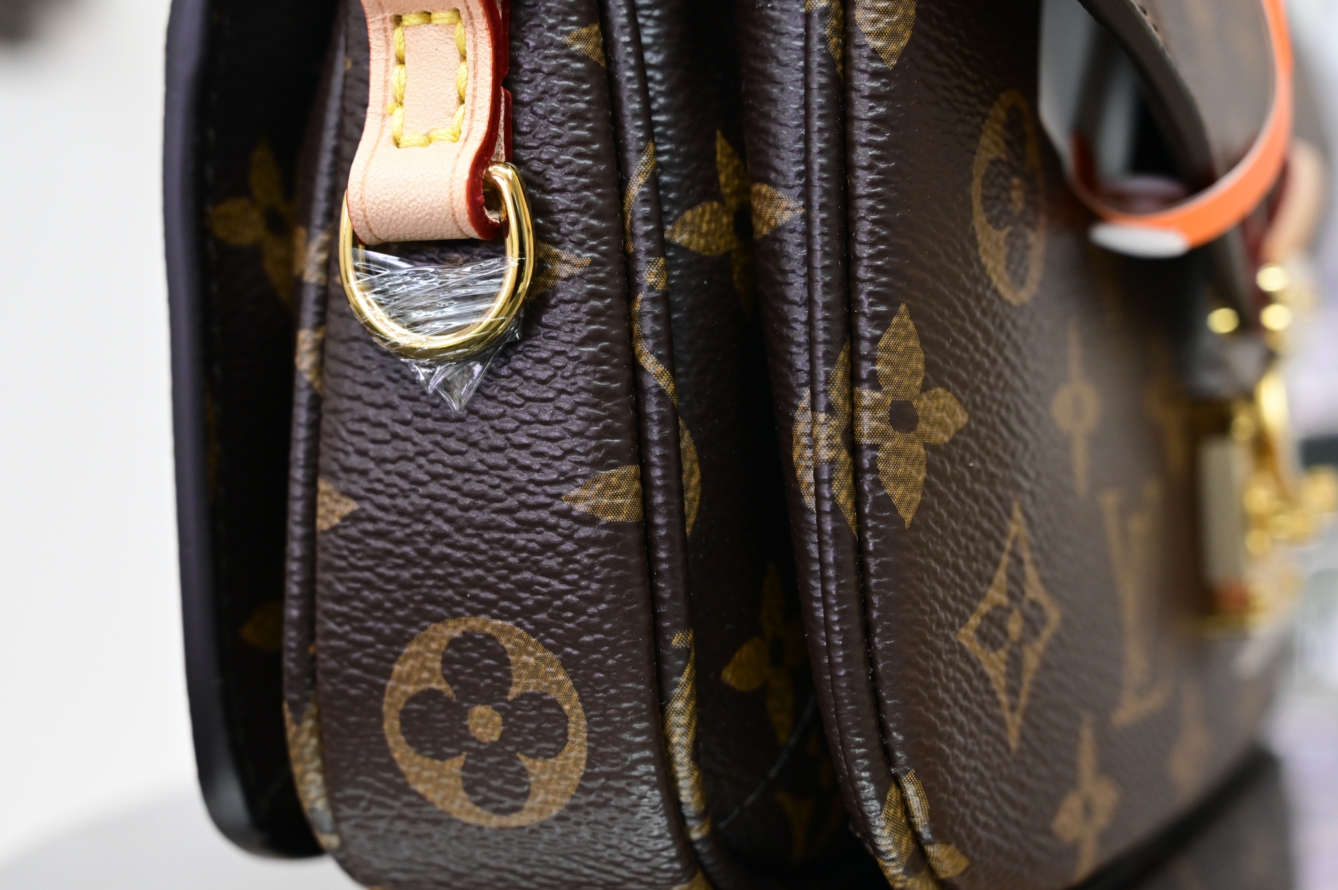 LOUIS VUITTON - finekick.vip