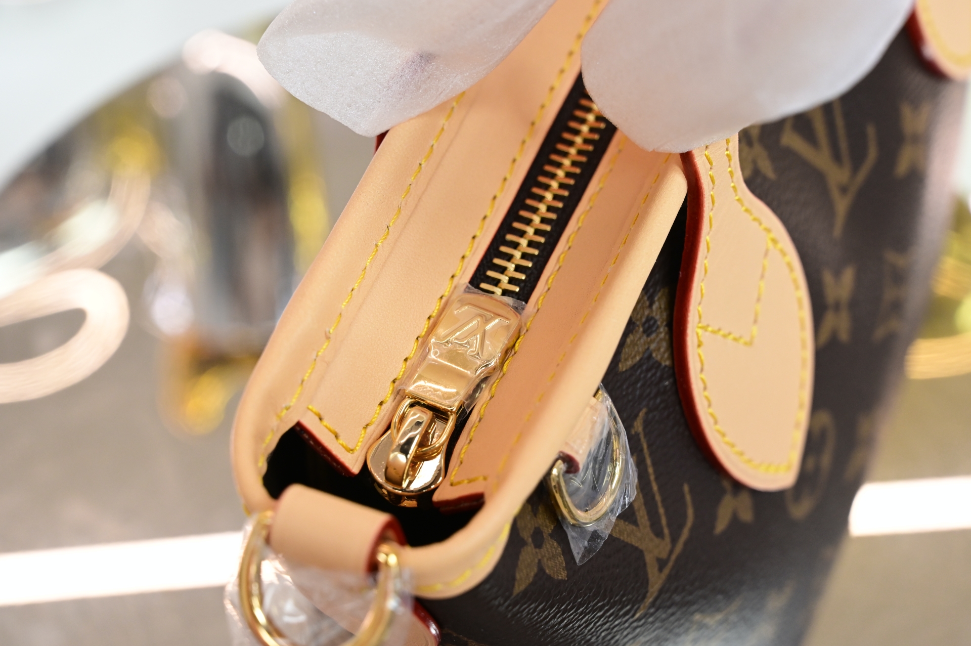 LOUIS VUITTON - finekick.vip