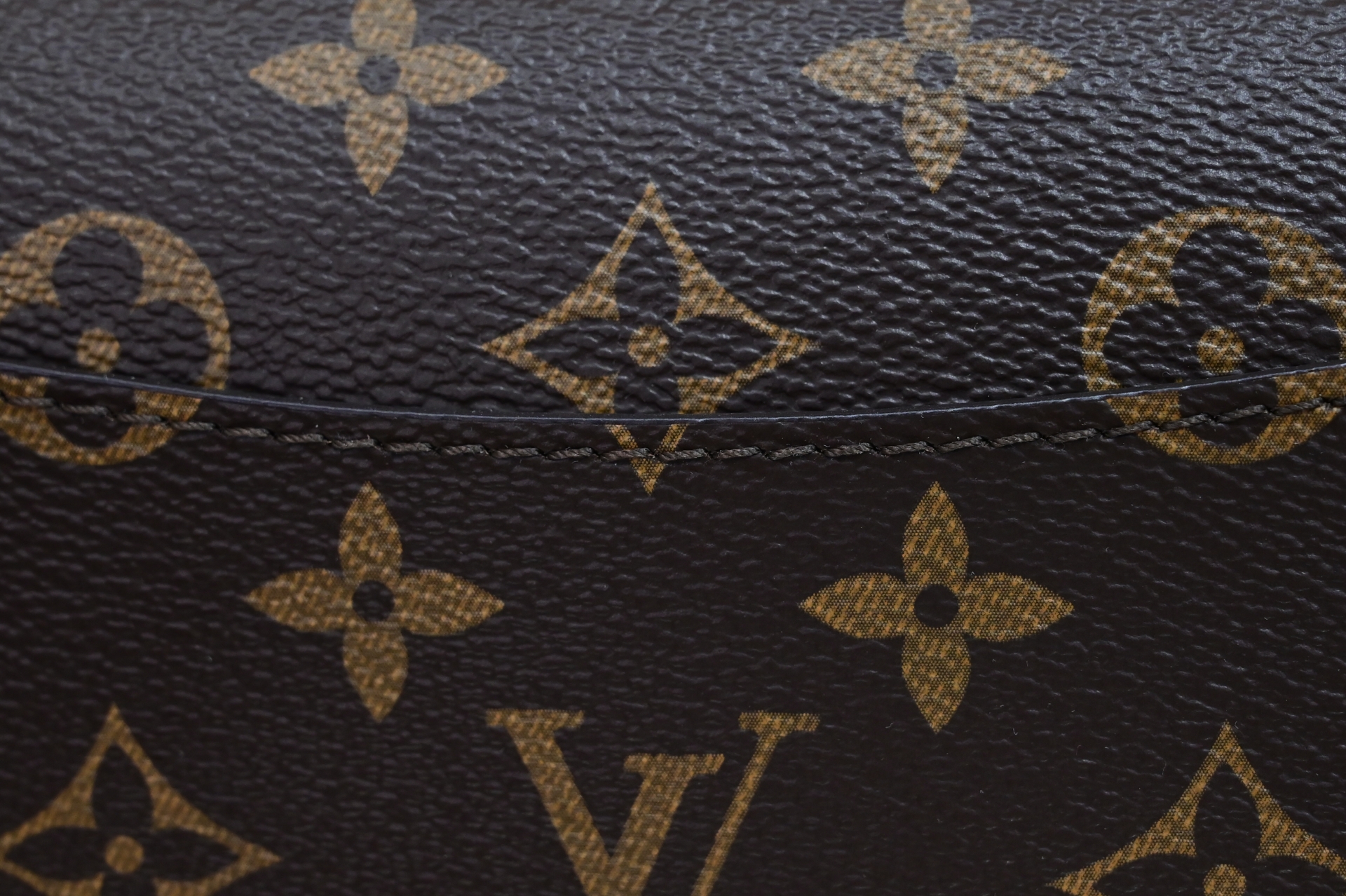 LOUIS VUITTON - finekick.vip