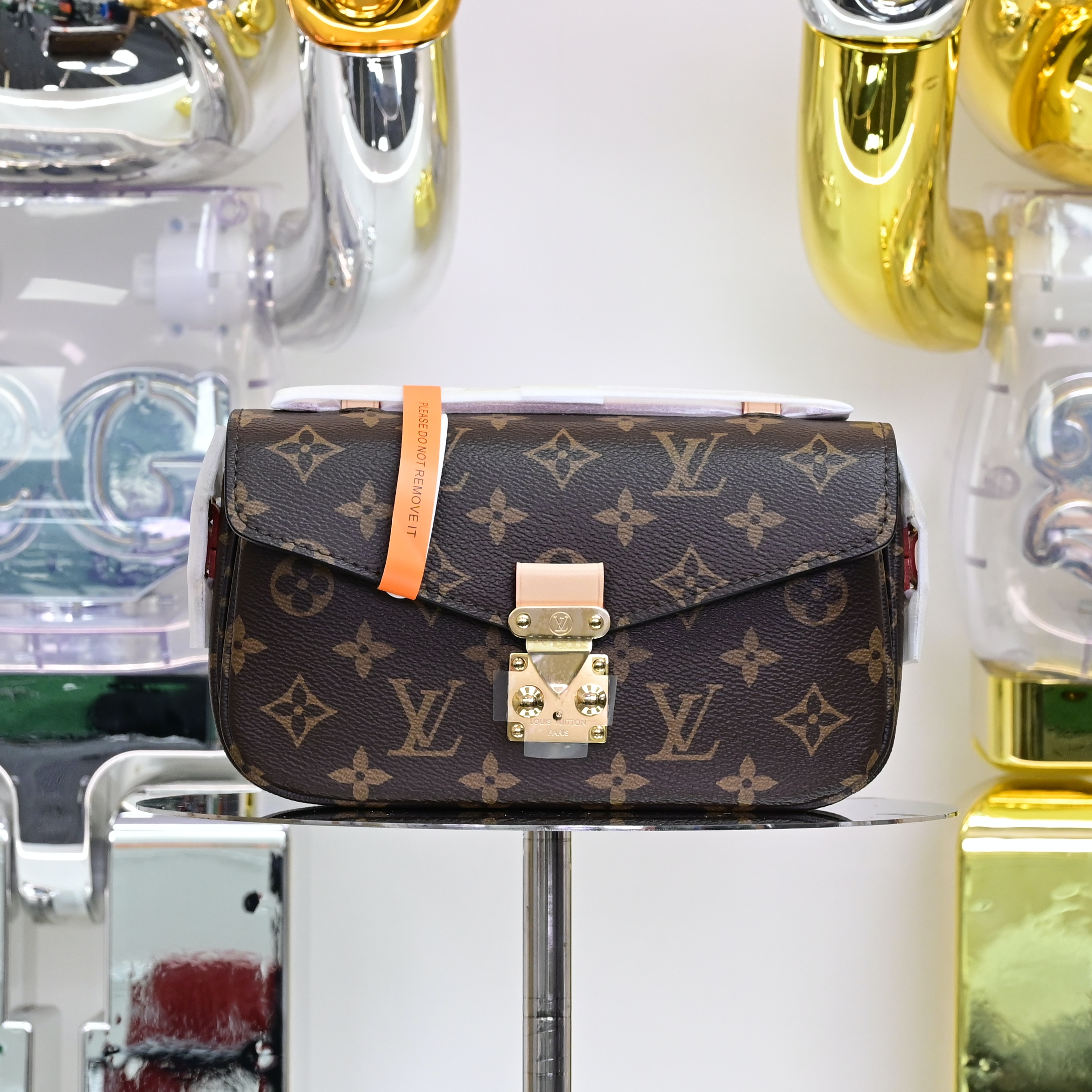 LOUIS VUITTON - finekick.vip