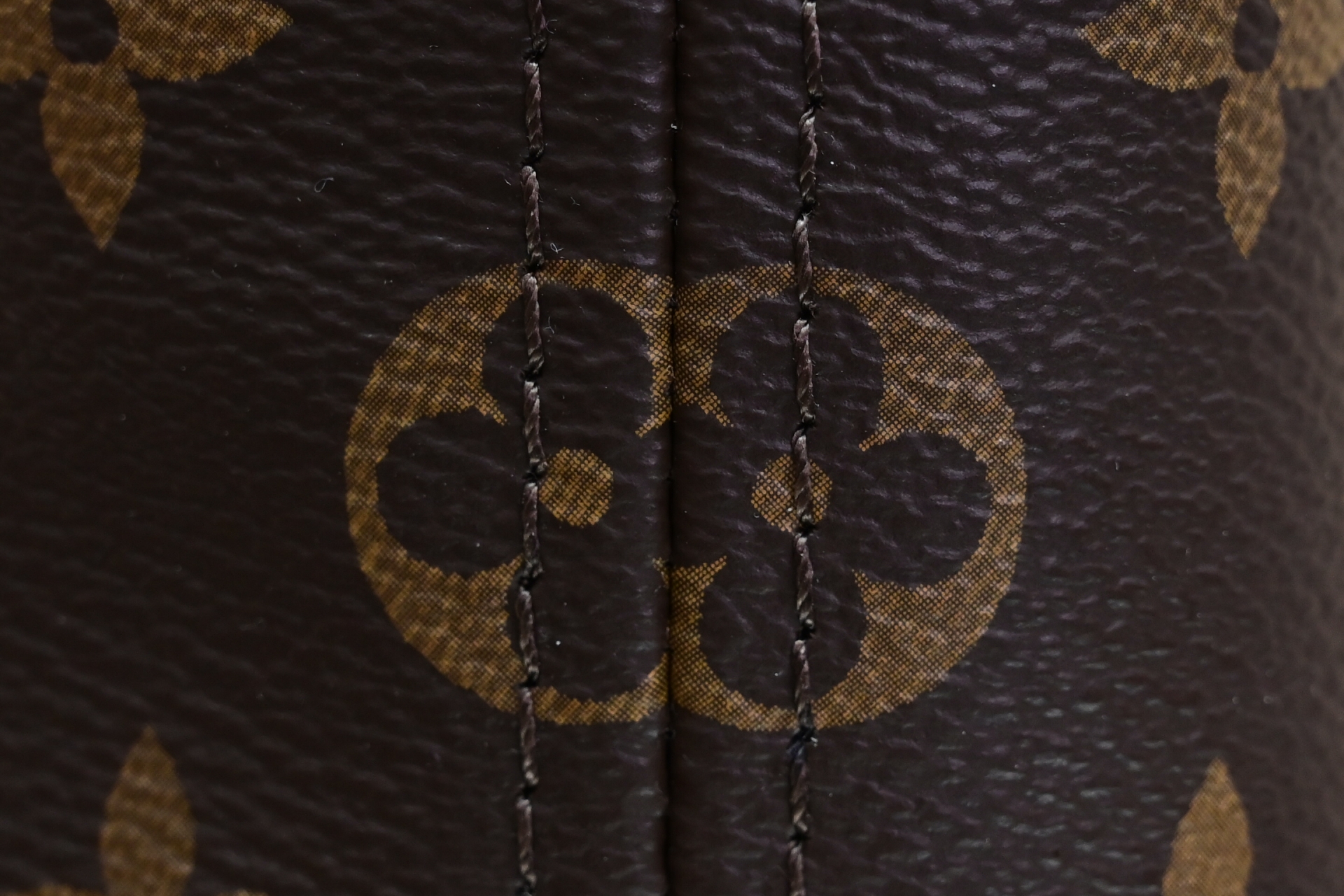 LOUIS VUITTON - finekick.vip