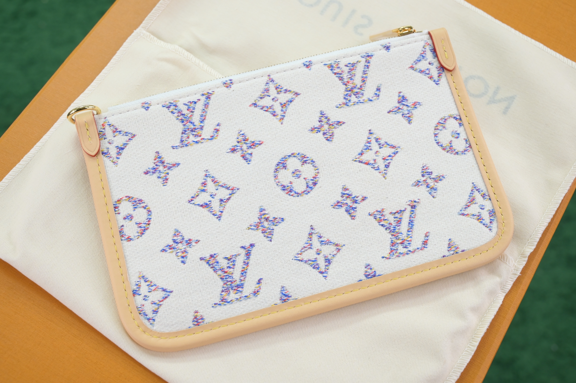 LOUIS VUITTON - finekick.vip
