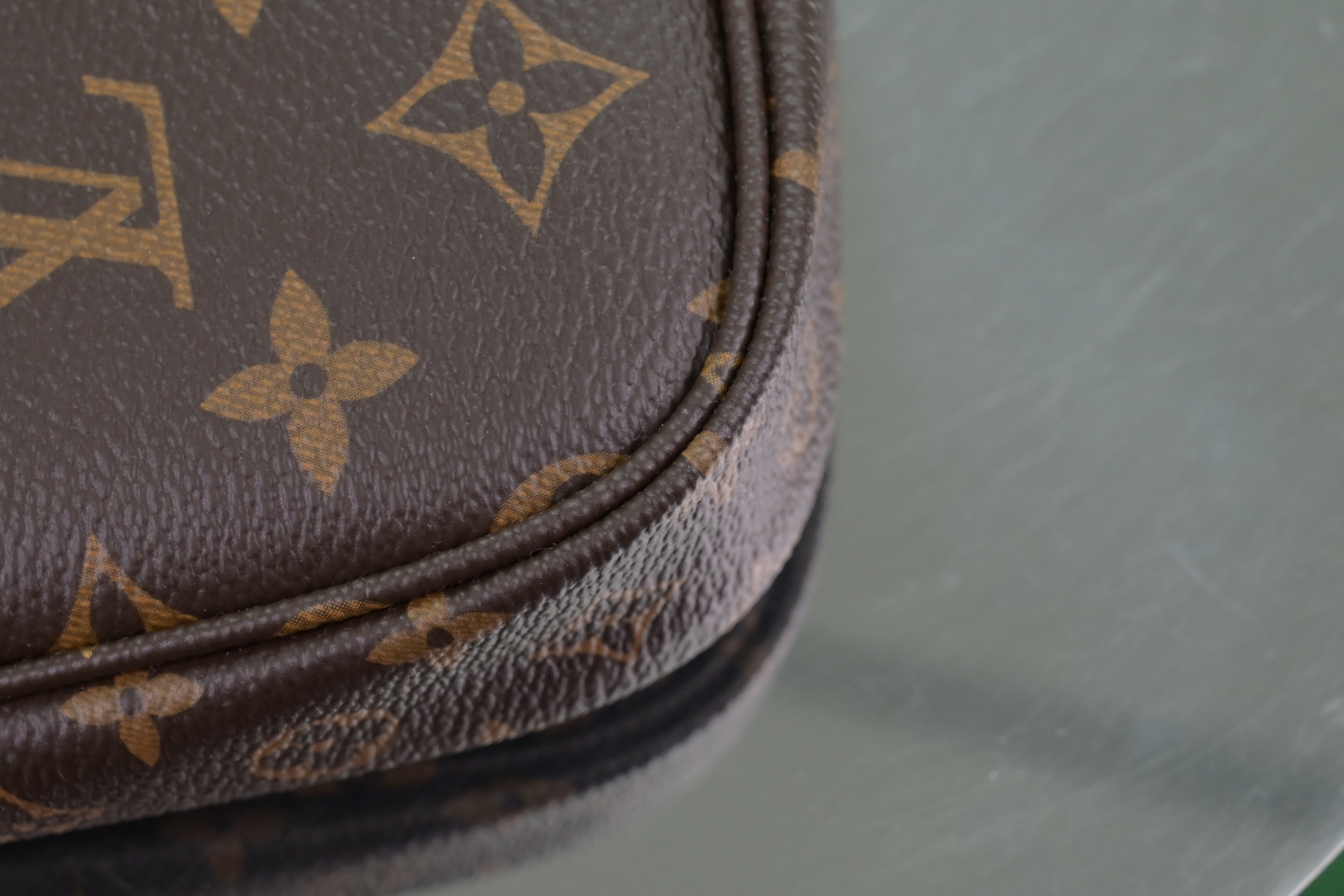 LOUIS VUITTON - finekick.vip