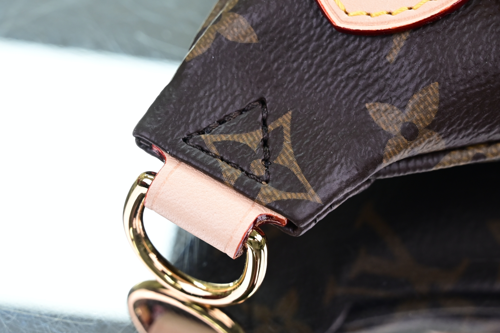 LOUIS VUITTON - finekick.vip