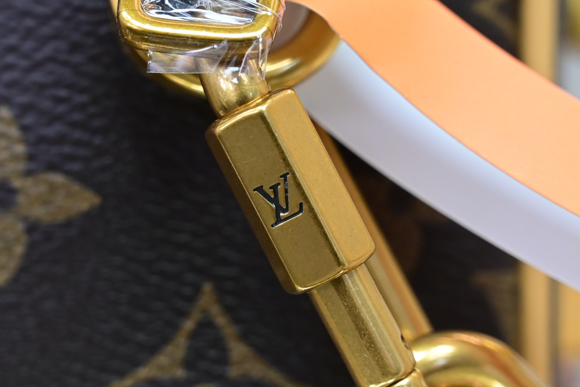 LOUIS VUITTON - finekick.vip