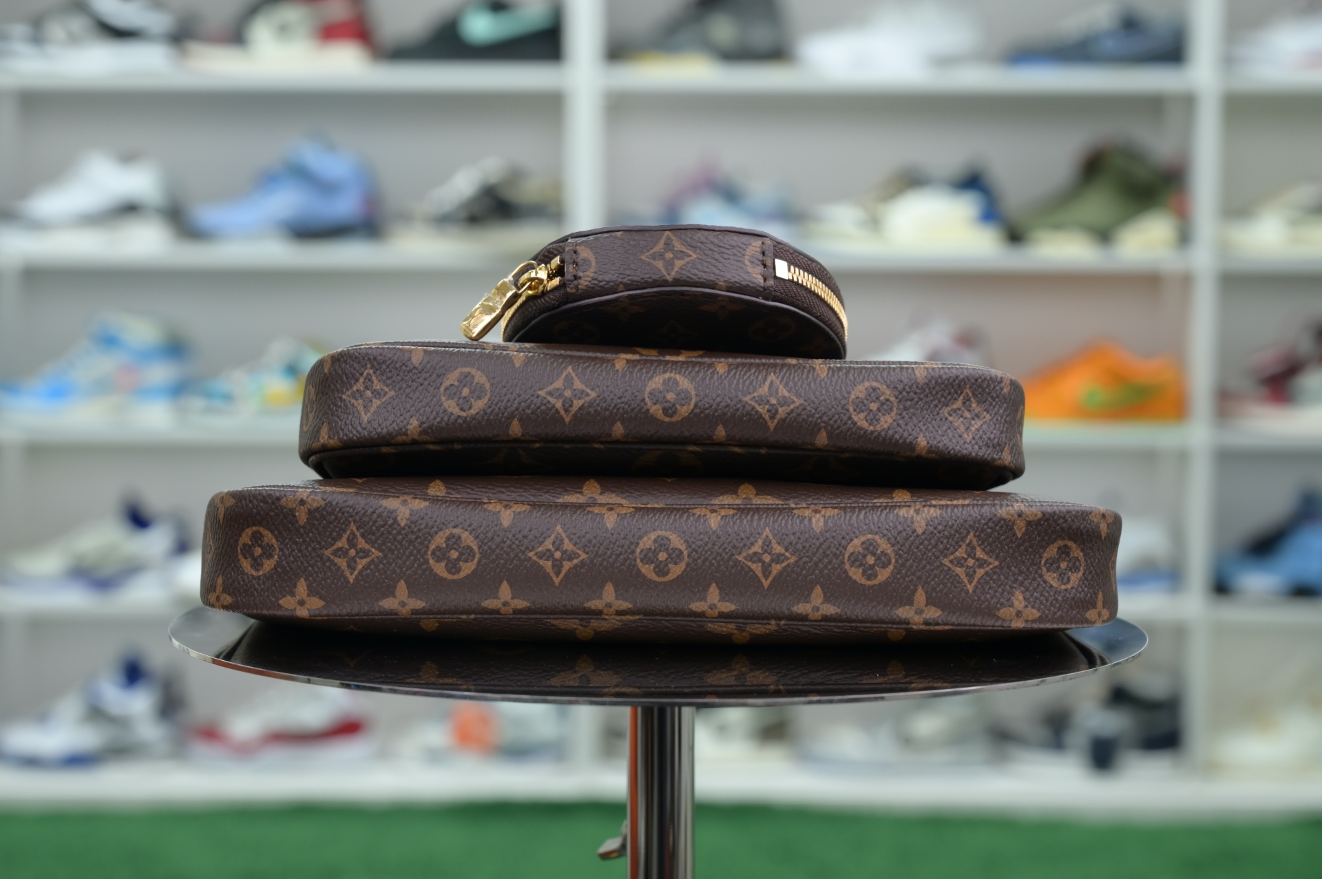 LOUIS VUITTON - finekick.vip