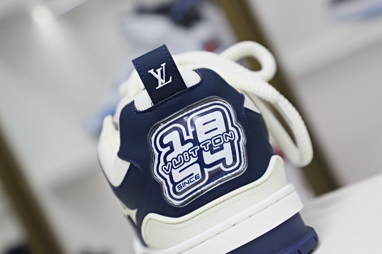 L/V  Trainer - finekick.vip