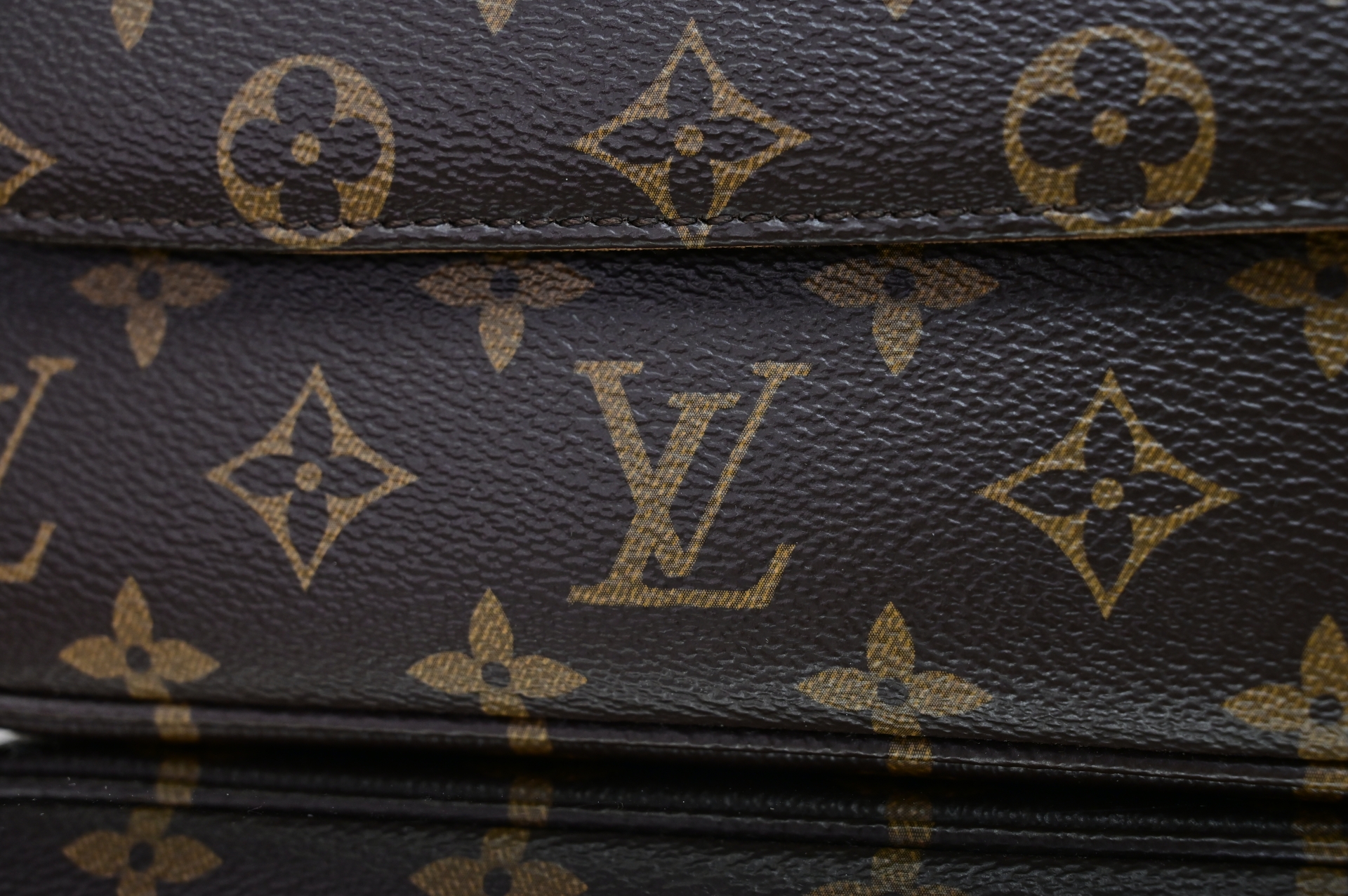 LOUIS VUITTON - finekick.vip