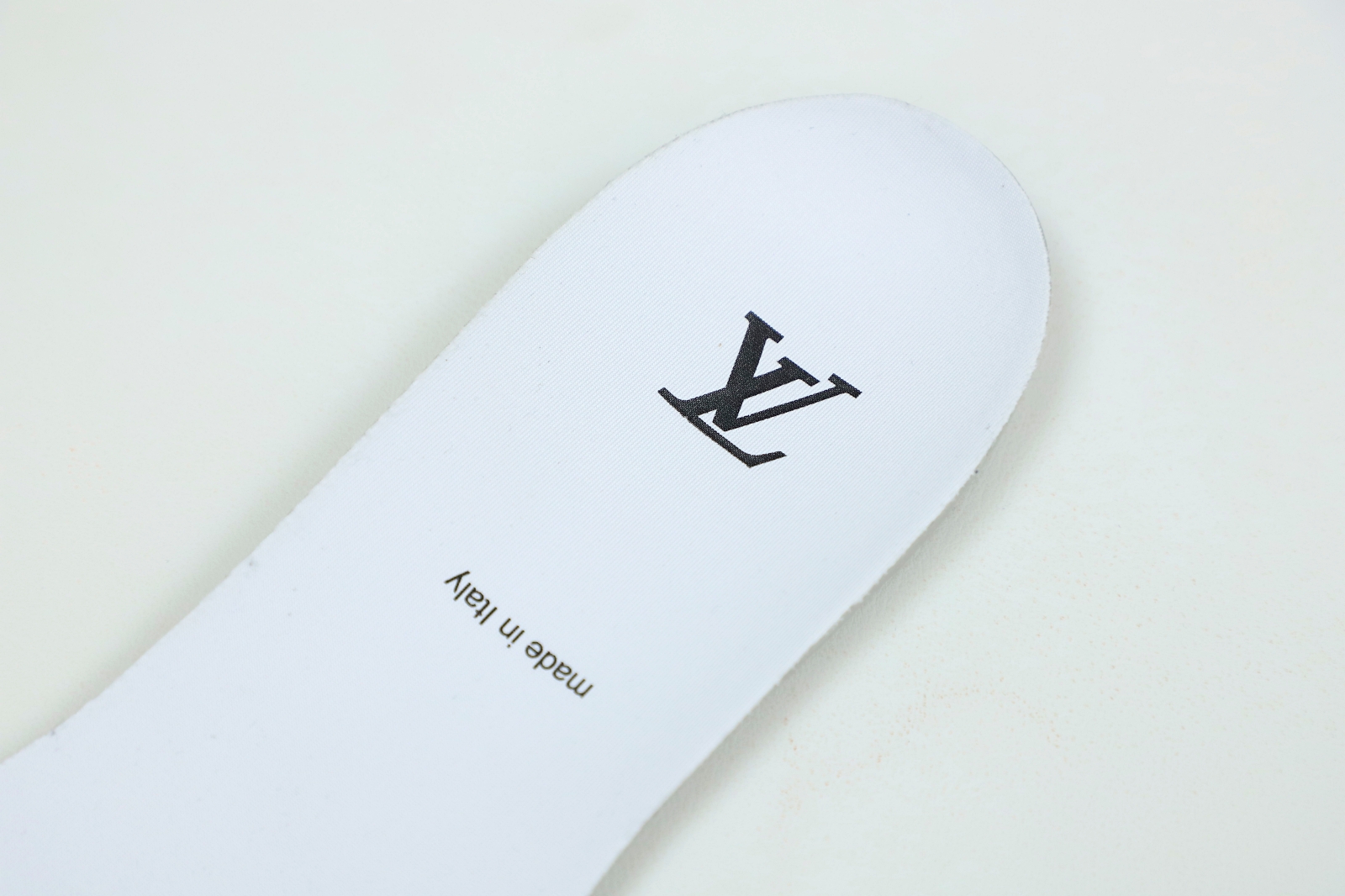 L/V  Trainer - finekick.vip