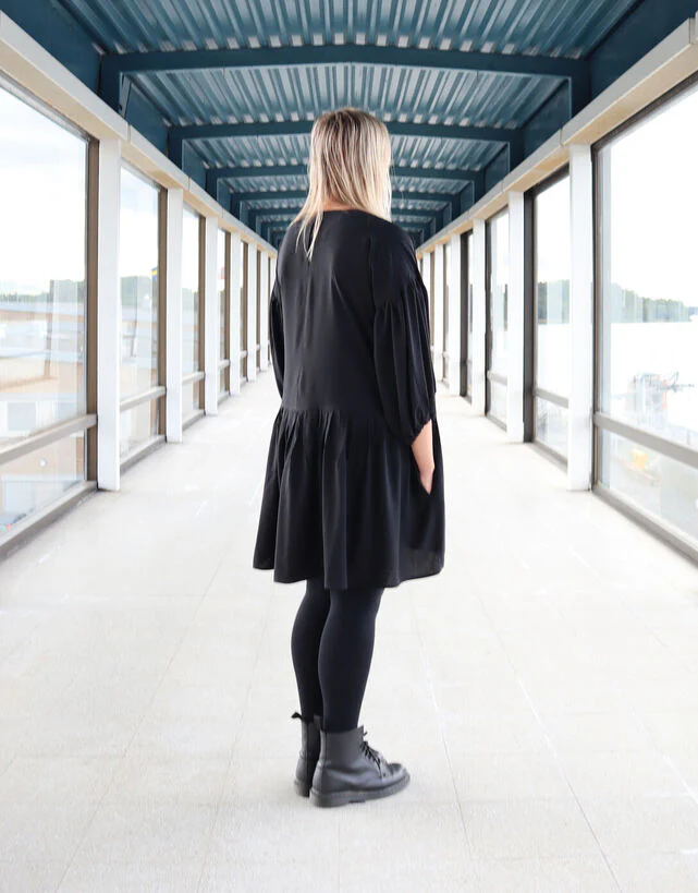 Flirty Dress Puff-Sleeve Black