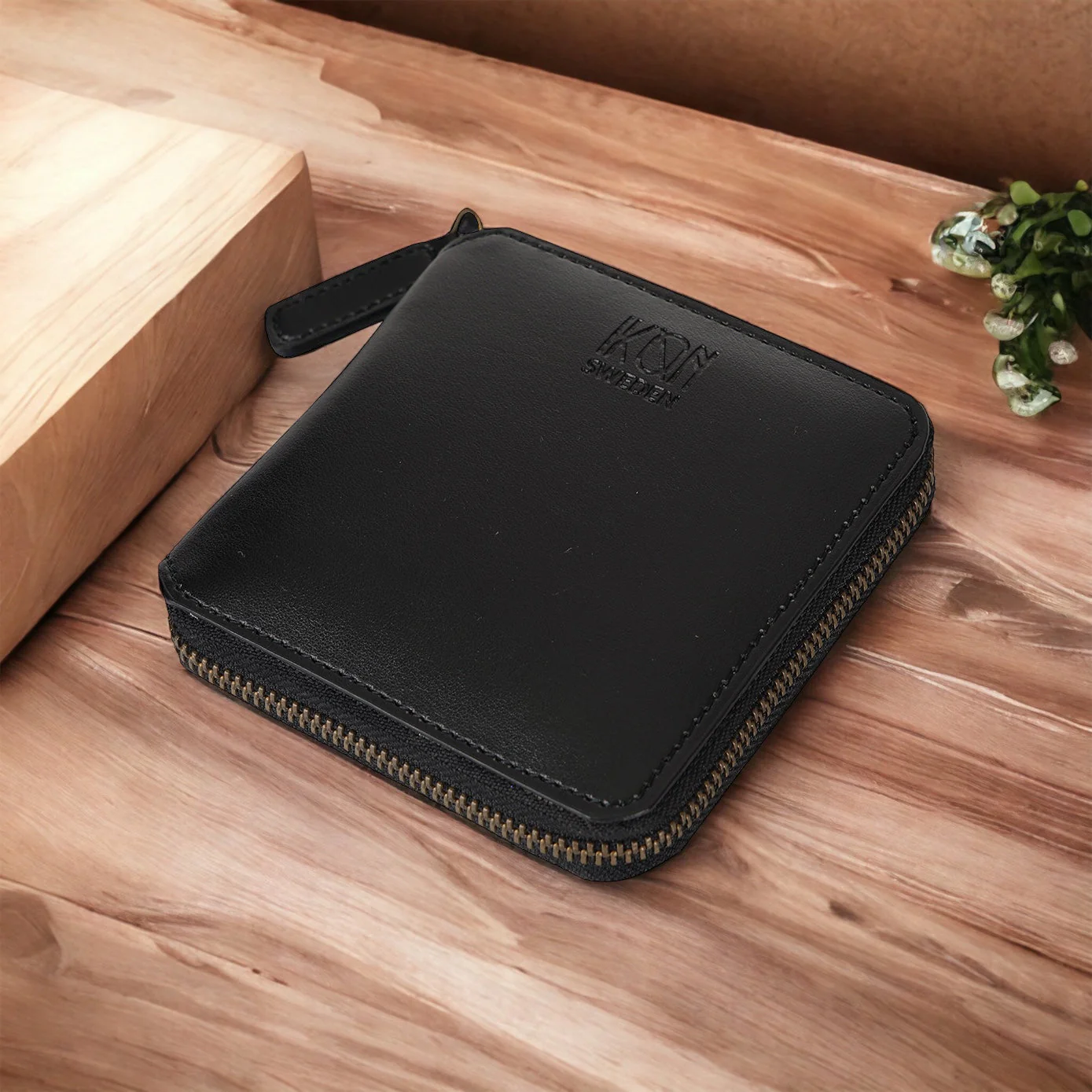 Apple Leather Small Zip Wallet Black
