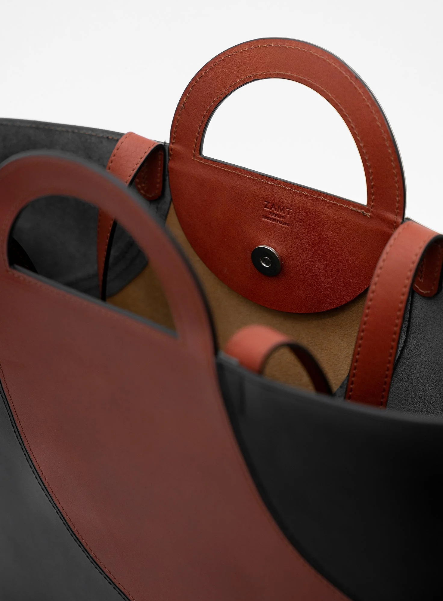 Container Bag Leah Black Brown