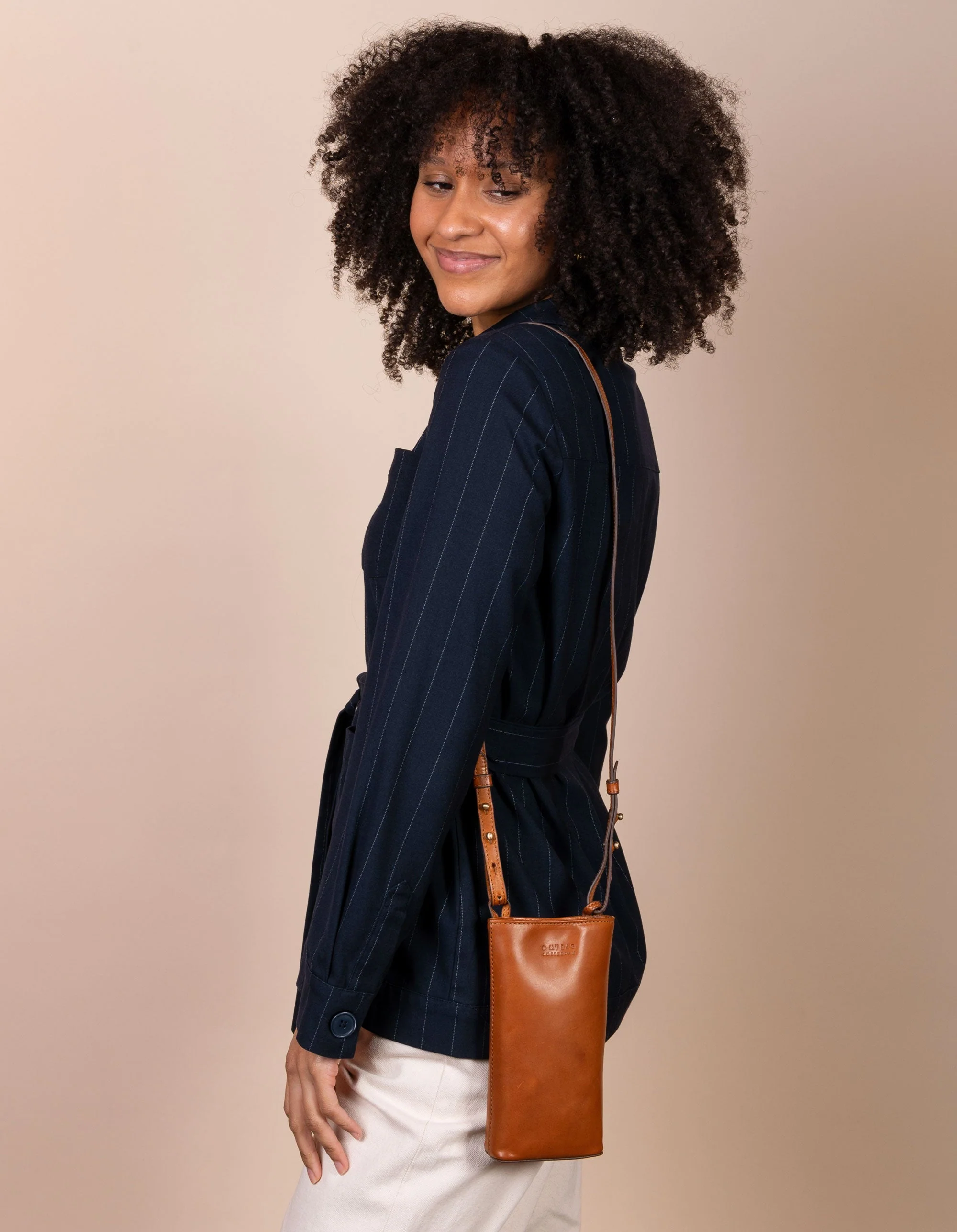 Charlie Phone Bag Classic Leather Cognac