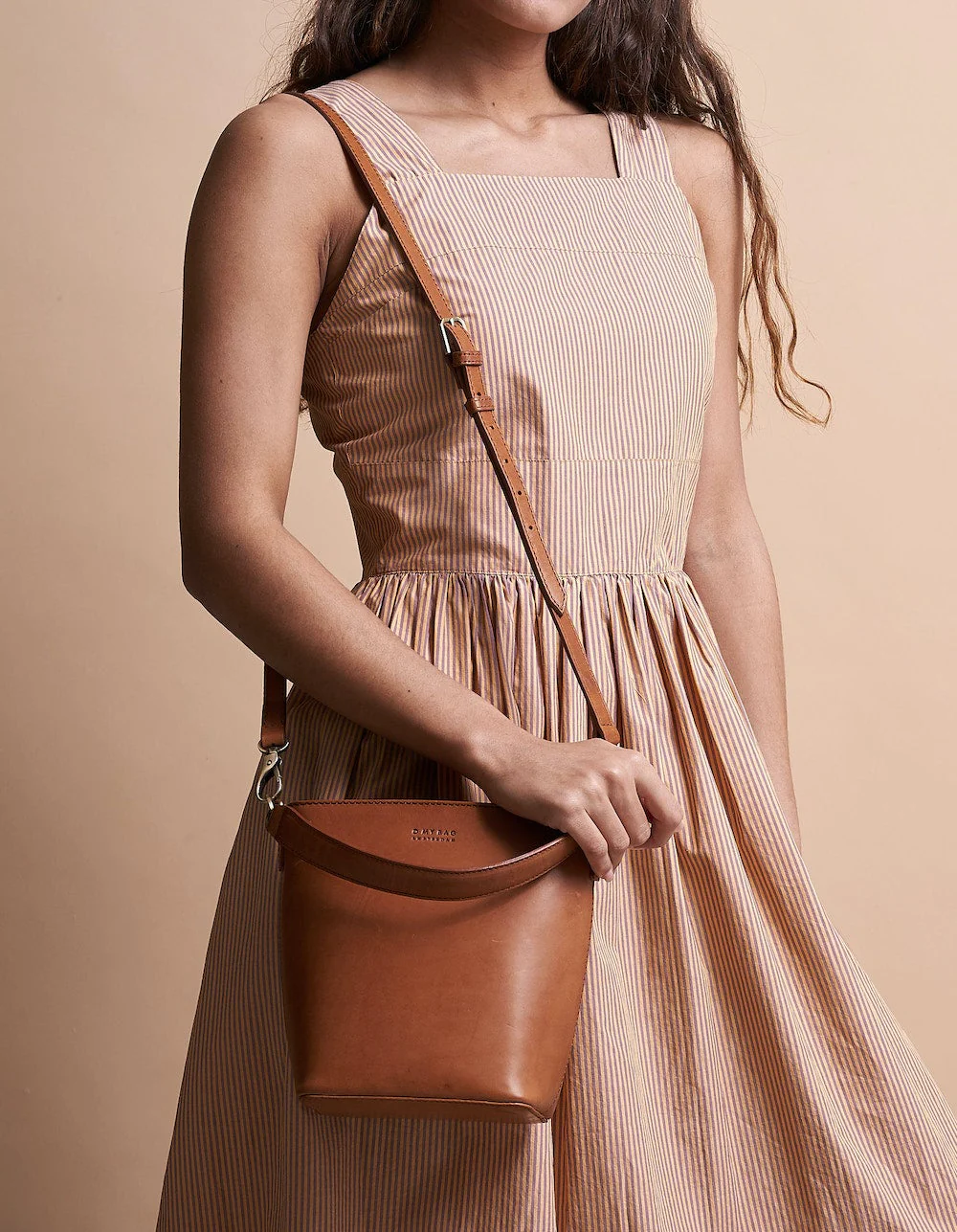 Bobbi Bucket Bag Midi Cognac Classic Leather
