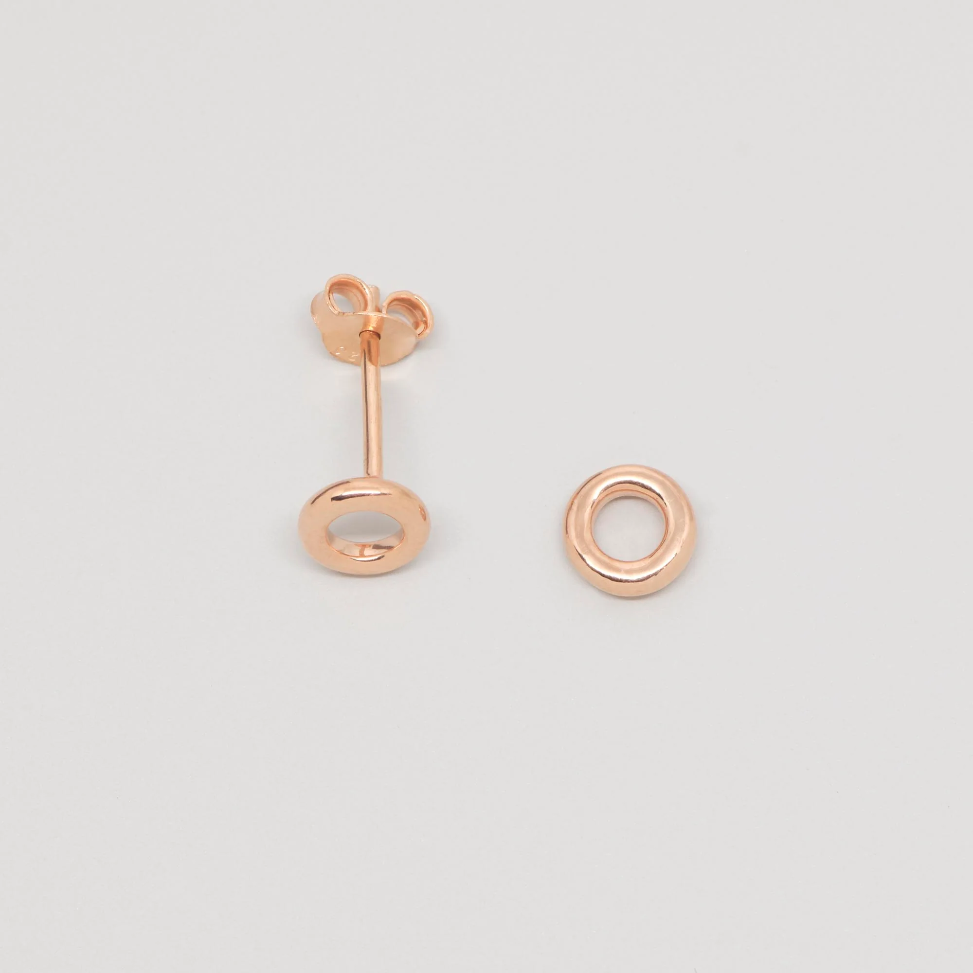 Shiny Circle Stud