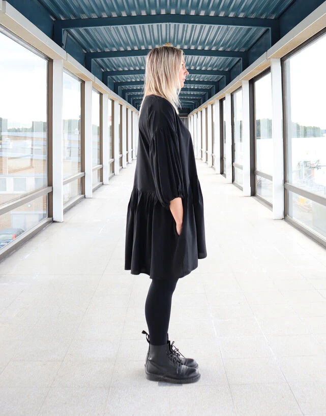 Flirty Dress Puff-Sleeve Black