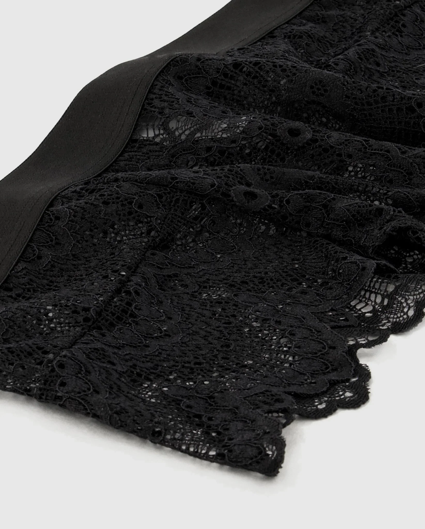 Lace Highwaist String 001 Saboteur Black