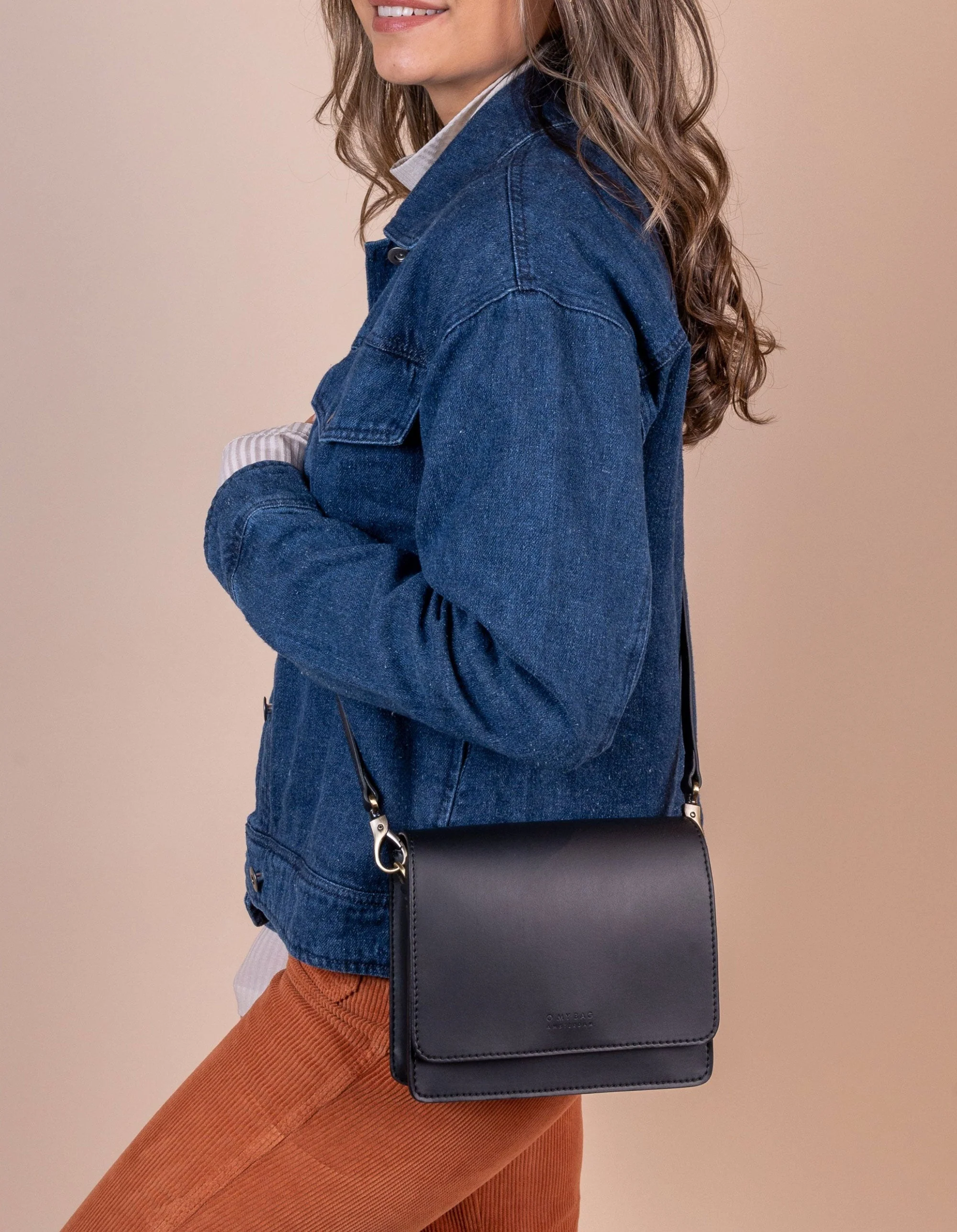 Audrey Mini Black Apple Leather