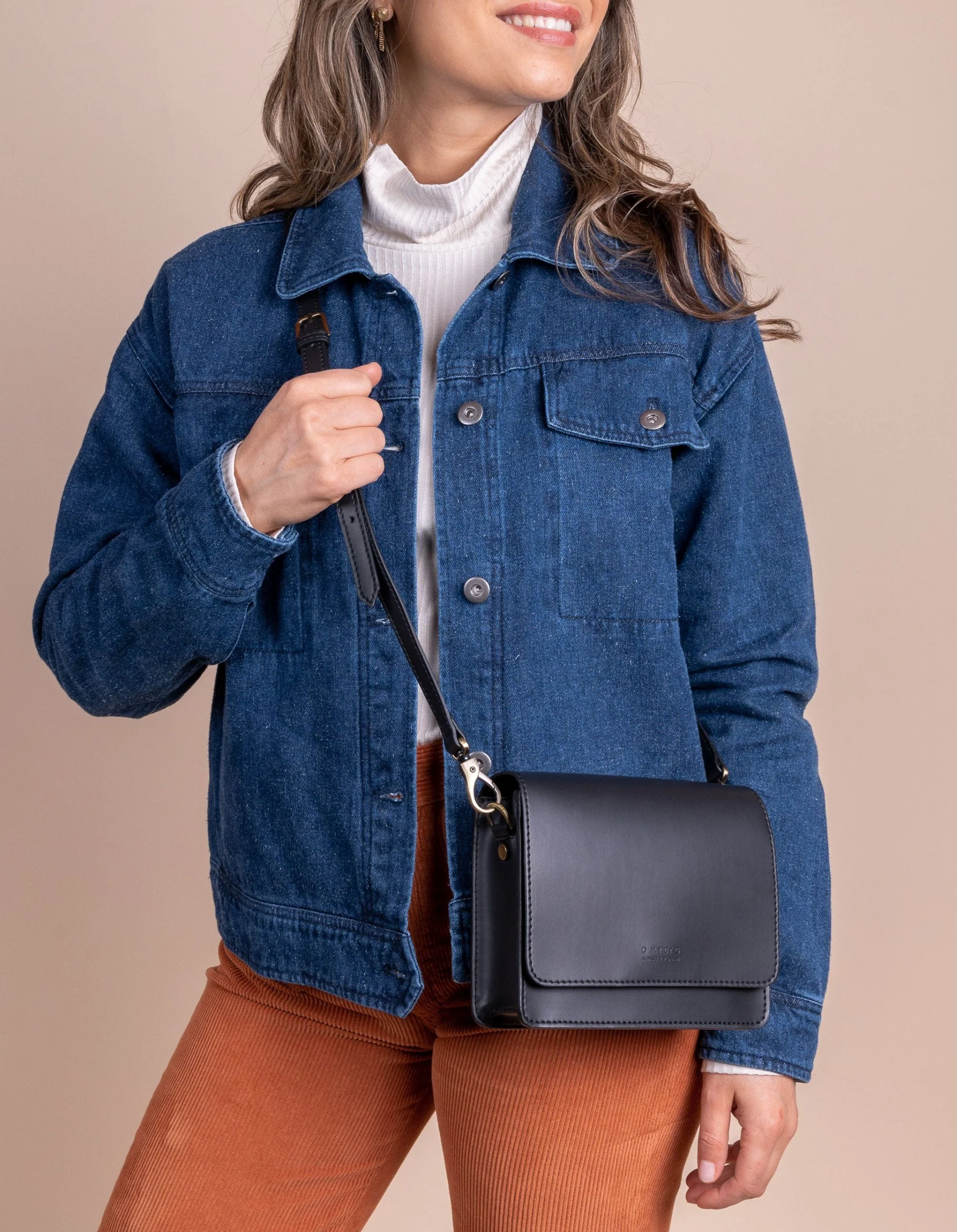 Audrey Mini Black Apple Leather