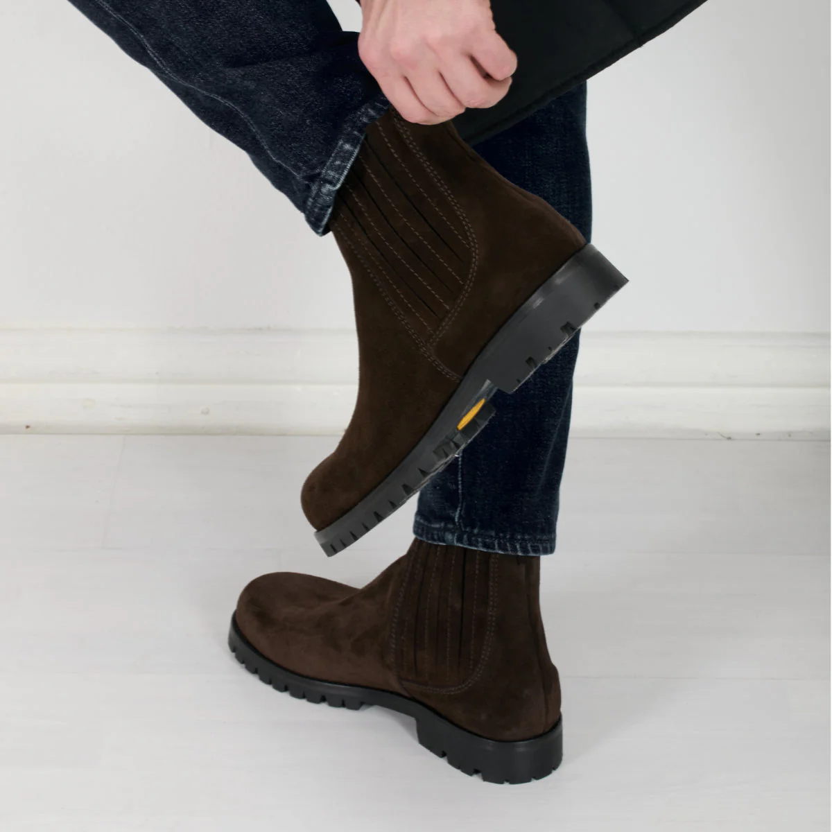Men Chelsea Vibram Boot Suede Castano Marrow