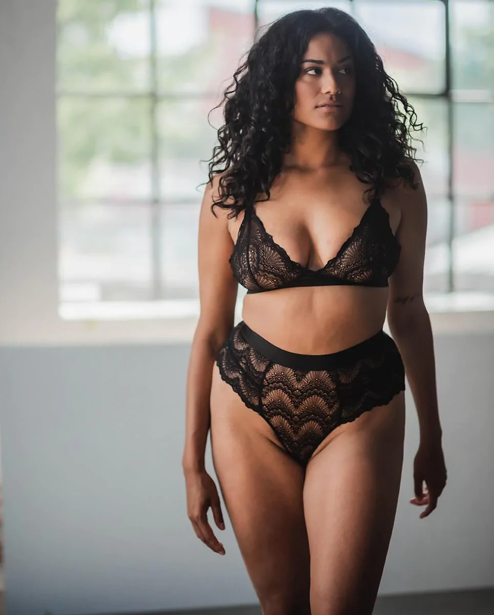 Lace Highwaist String 001 Saboteur Black