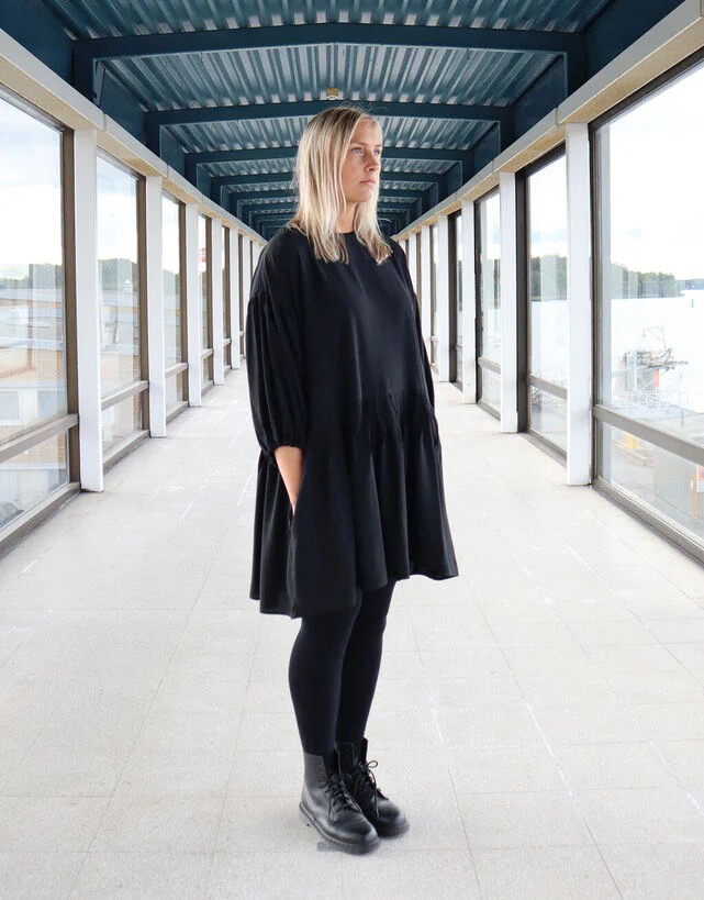 Flirty Dress Puff-Sleeve Black