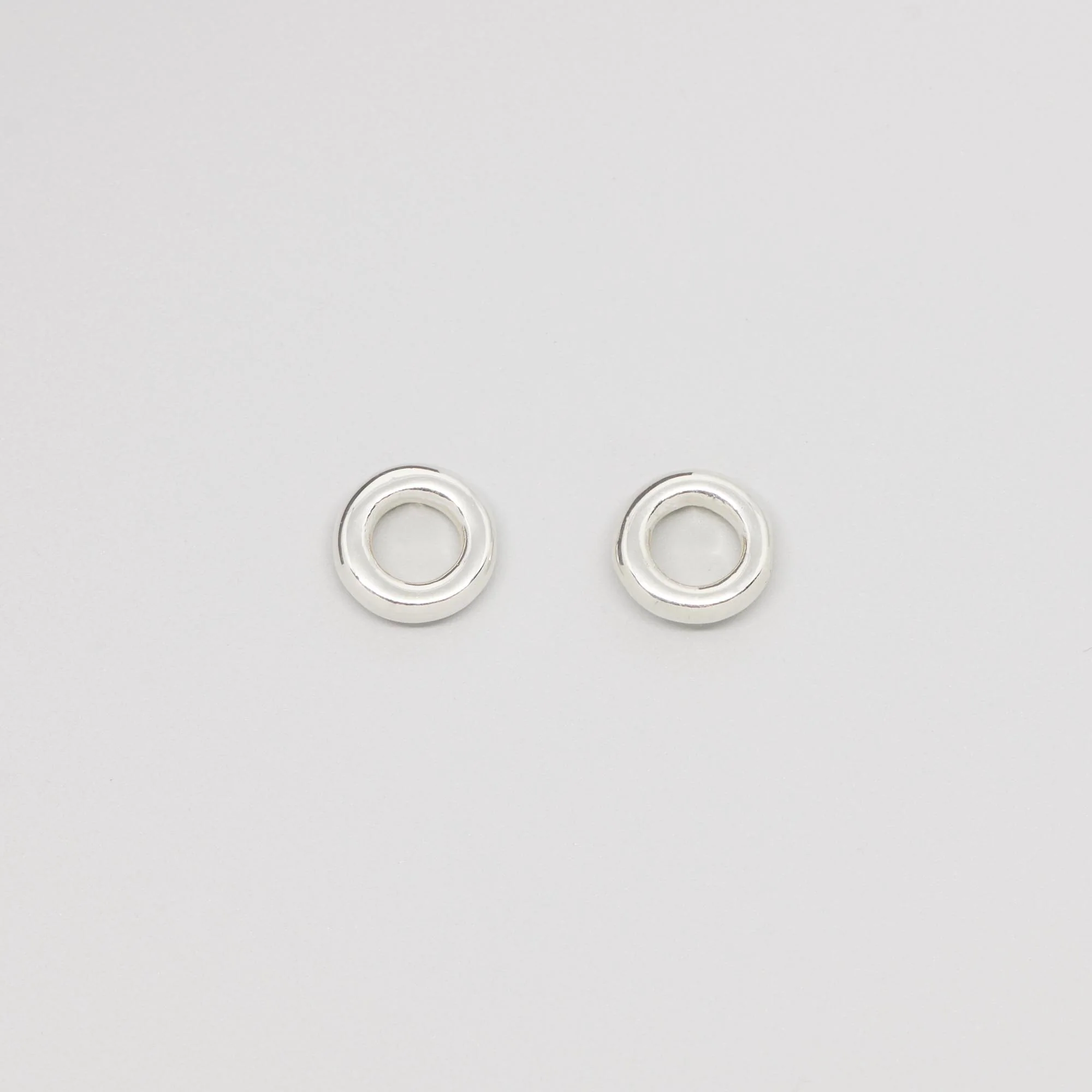 Shiny Circle Stud