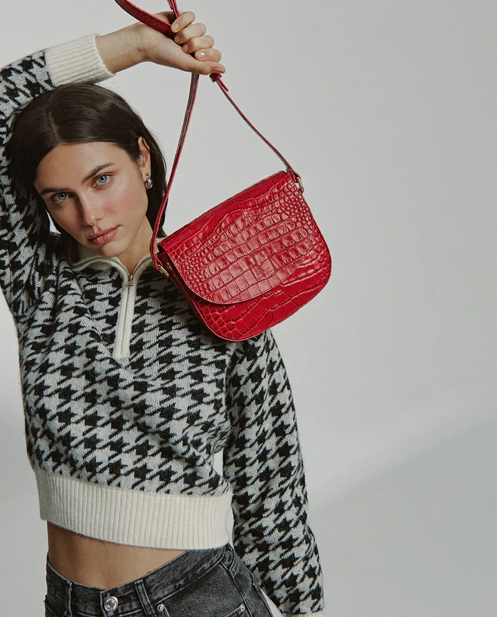 Croco Engraved Leather Shoulder Bag Red