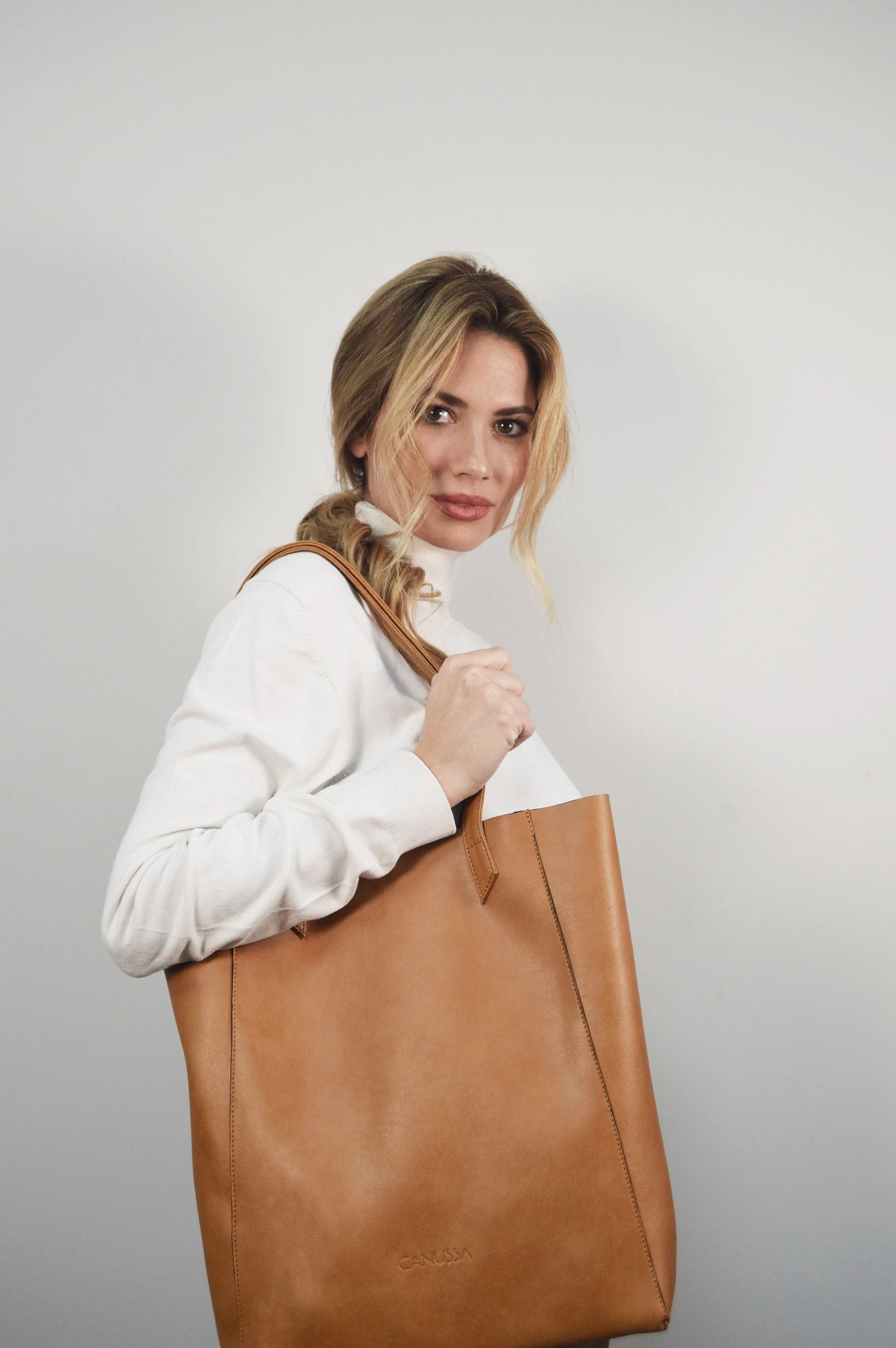 Basic Camel Shoulder Bag