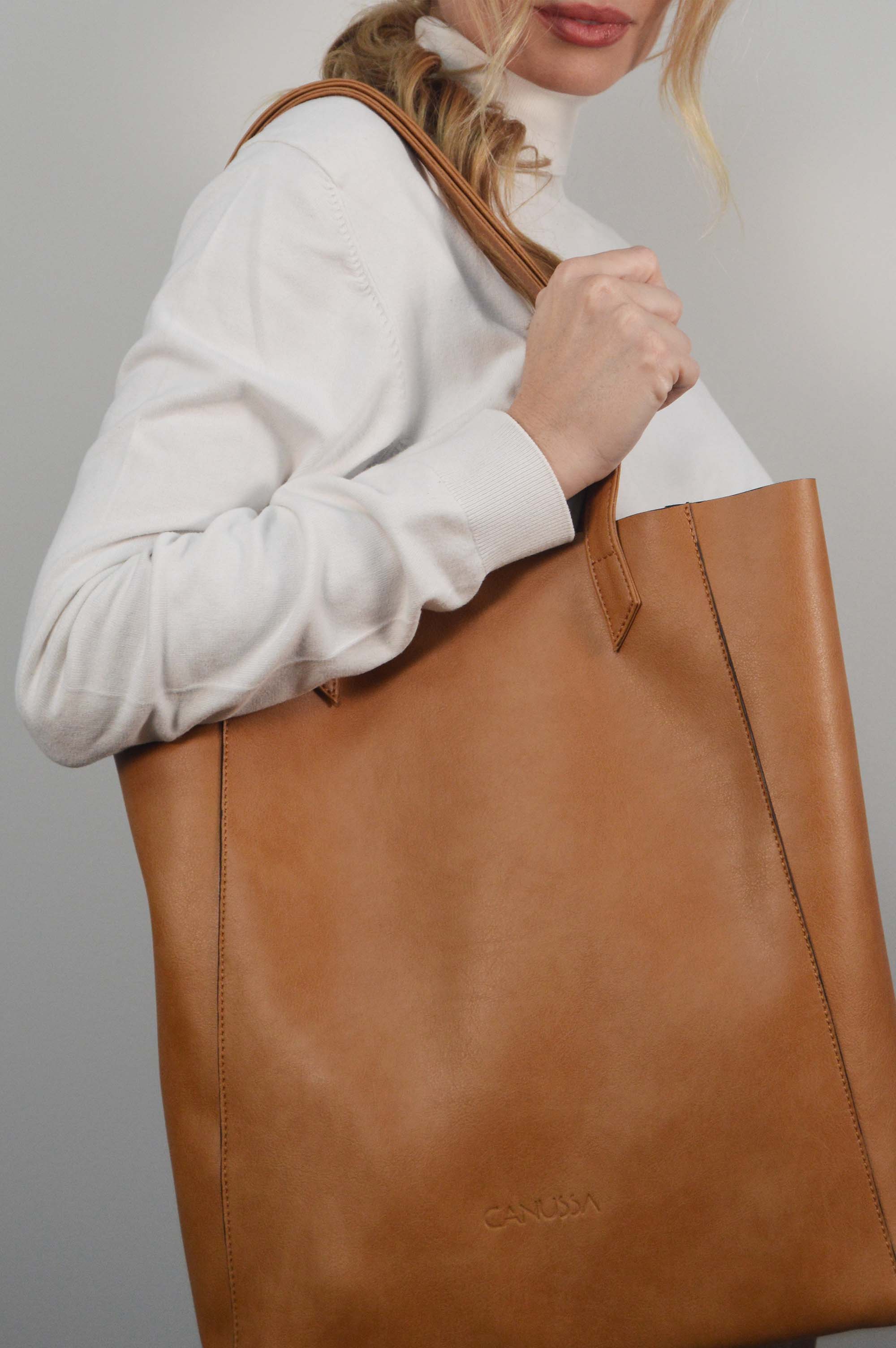 Basic Camel Shoulder Bag